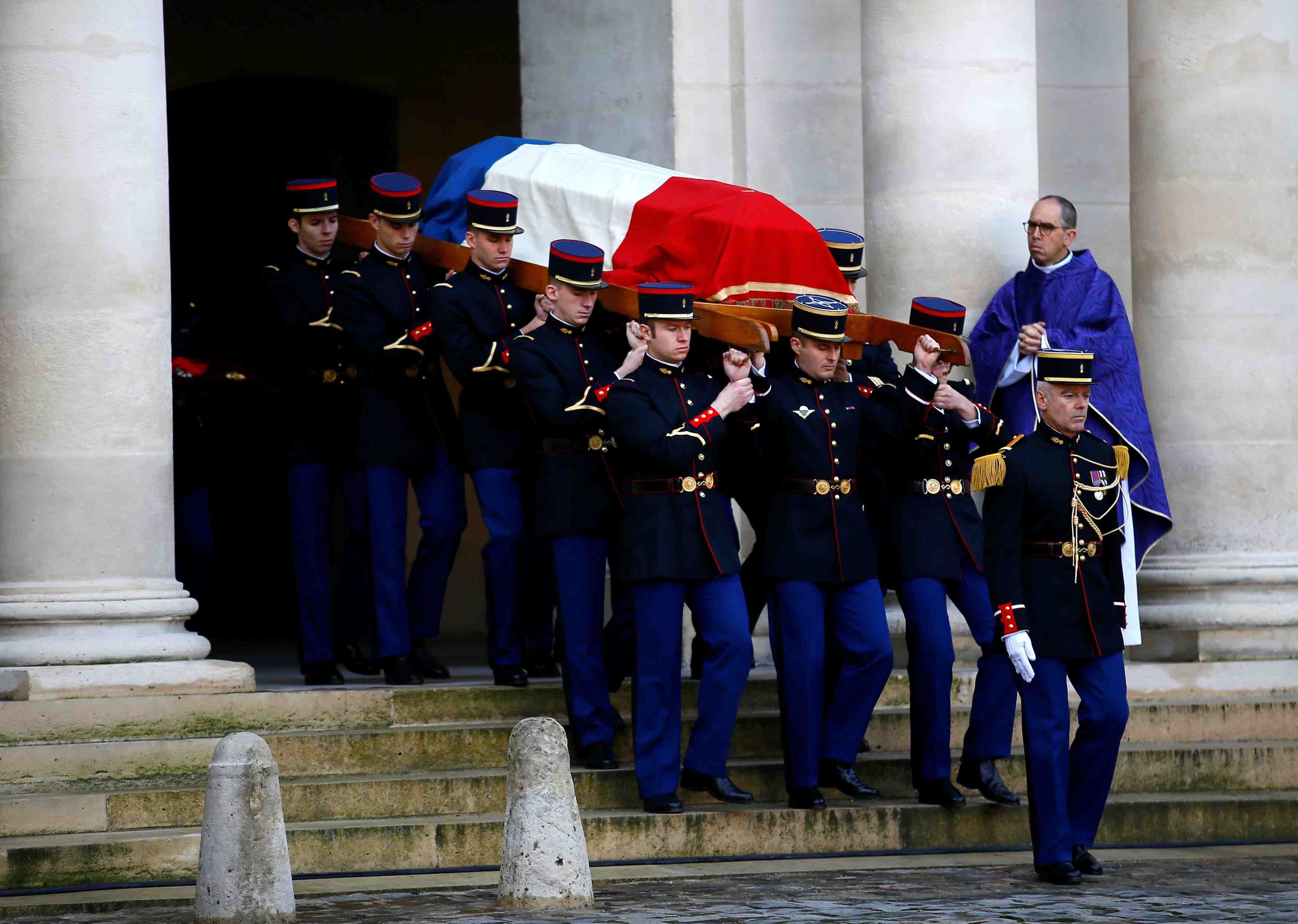 Macron fait l'eloge du bonheur en hommage a d'ormesson