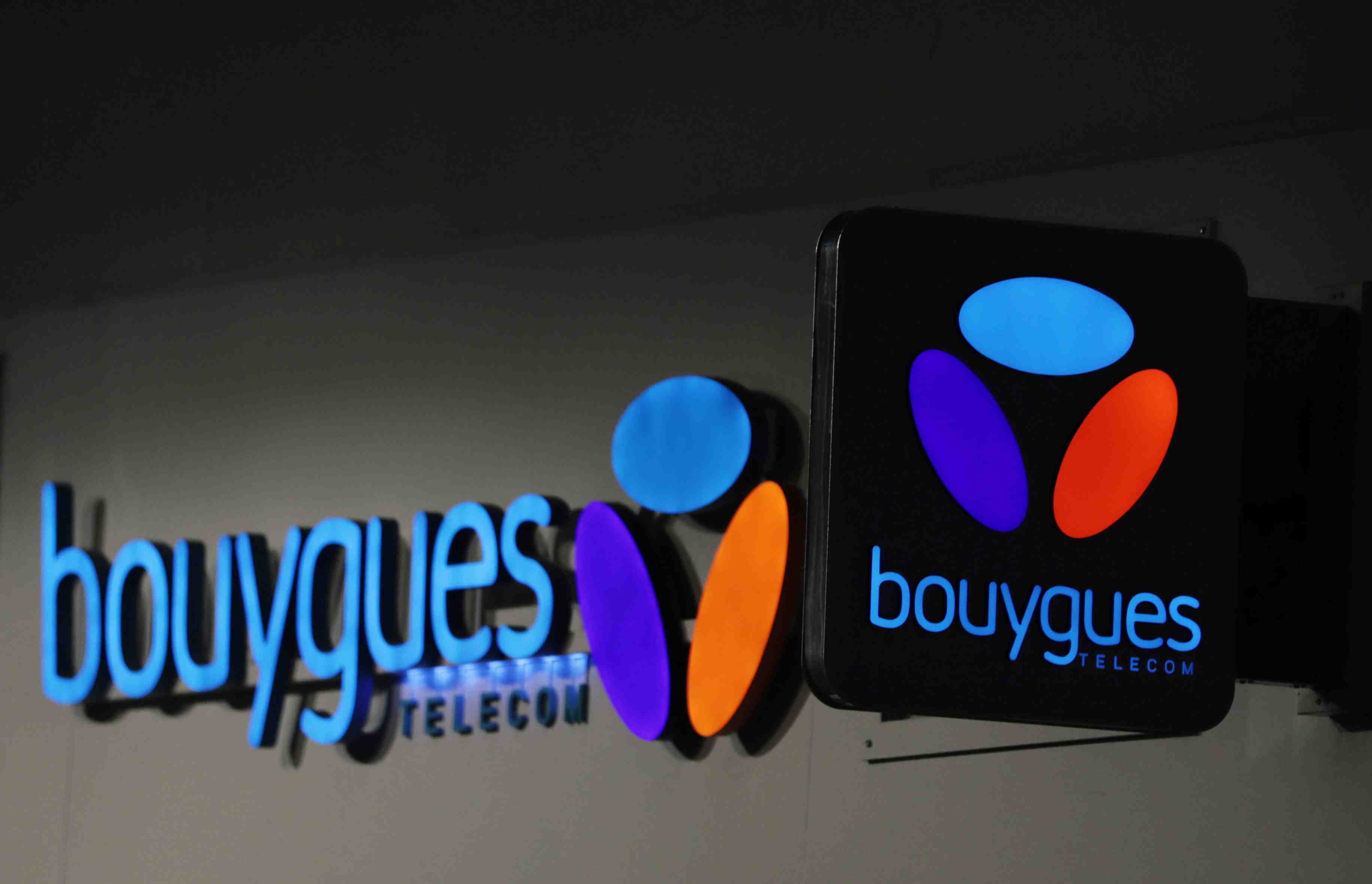 Bouygues porte par la vigueur des telecoms, objectifs maintenus