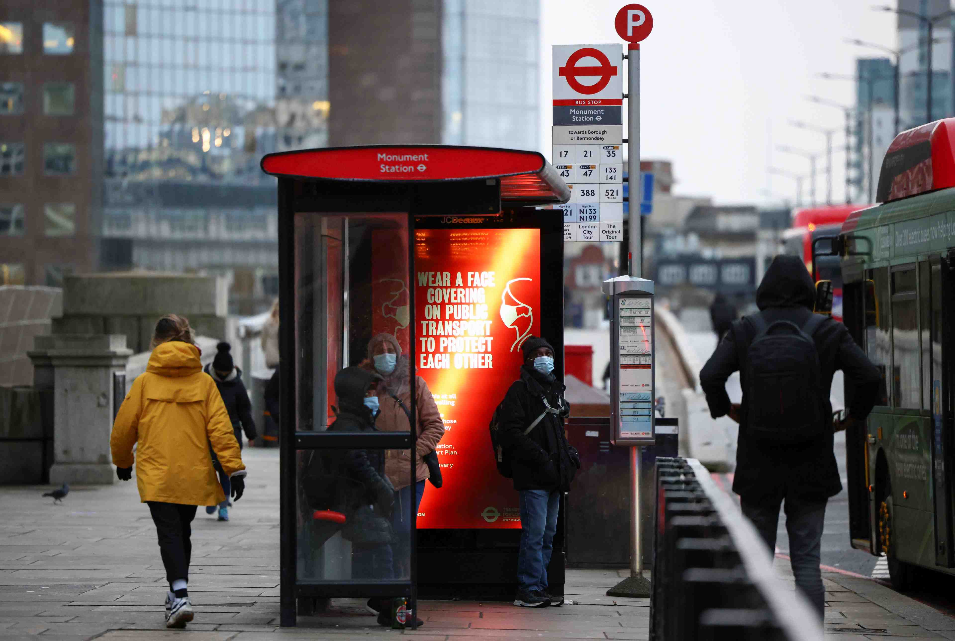 Angleterre: des documents classifies trouves a un arret de bus