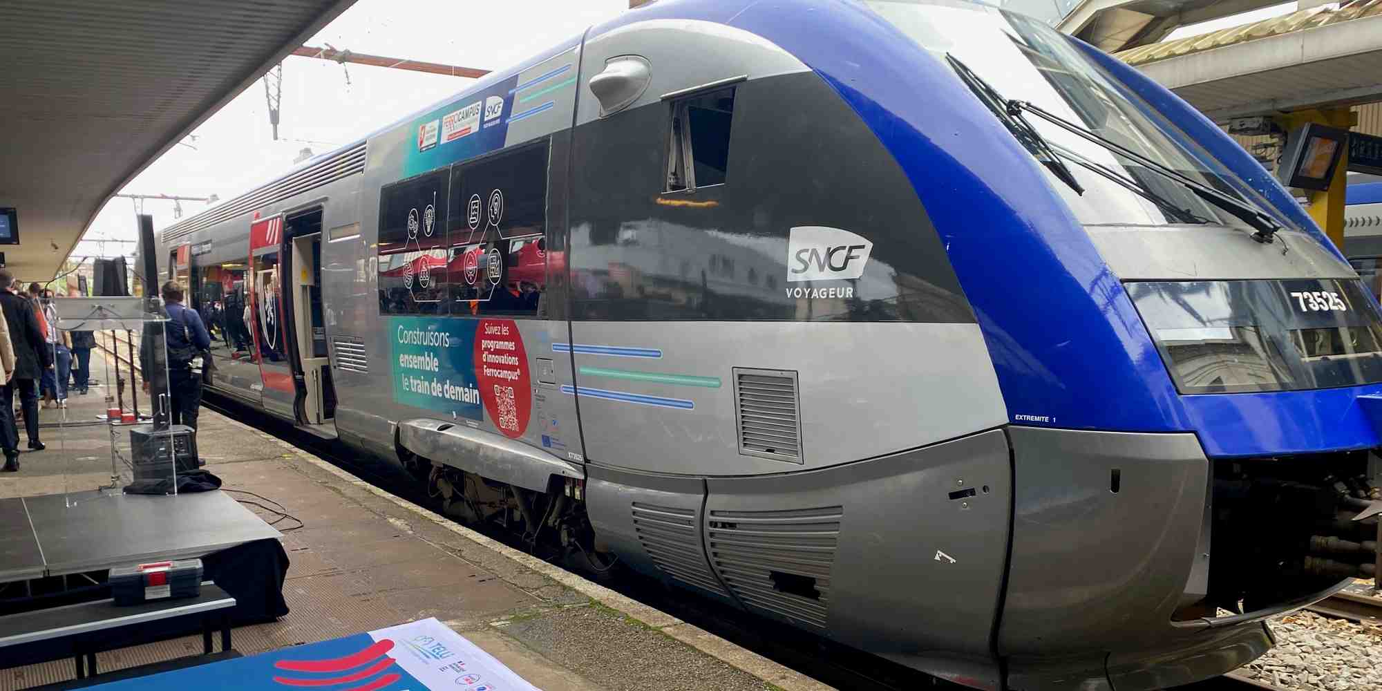 La rame X 73525 permet de tester des solutions et technologies qui équiperont le futur train léger innovant Telli. (Crédit photo : C. M.)
