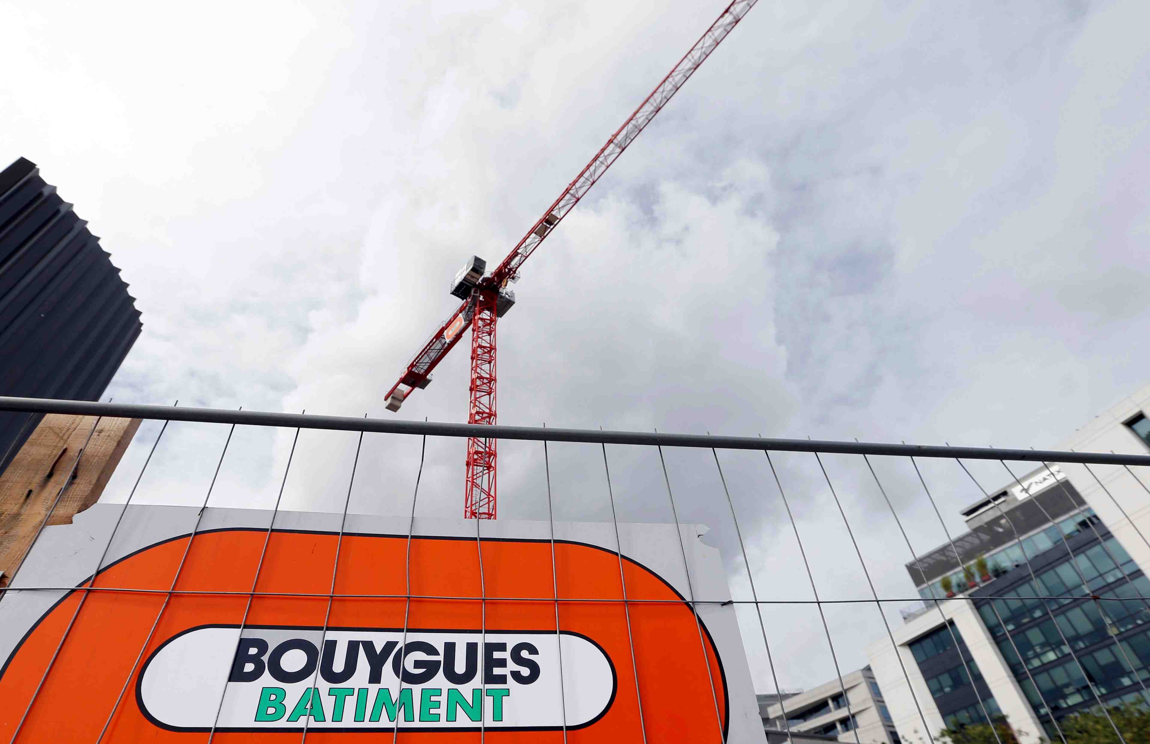 Bouygues prolonge sa hausse a la bourse de paris