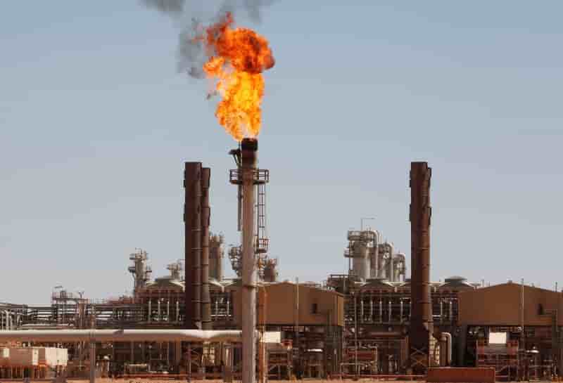 Chute des revenus petroliers et gaziers de l'algerie en 2015
