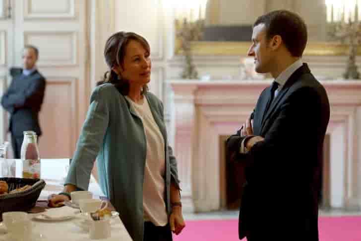 Royal fait un pas de plus vers macron