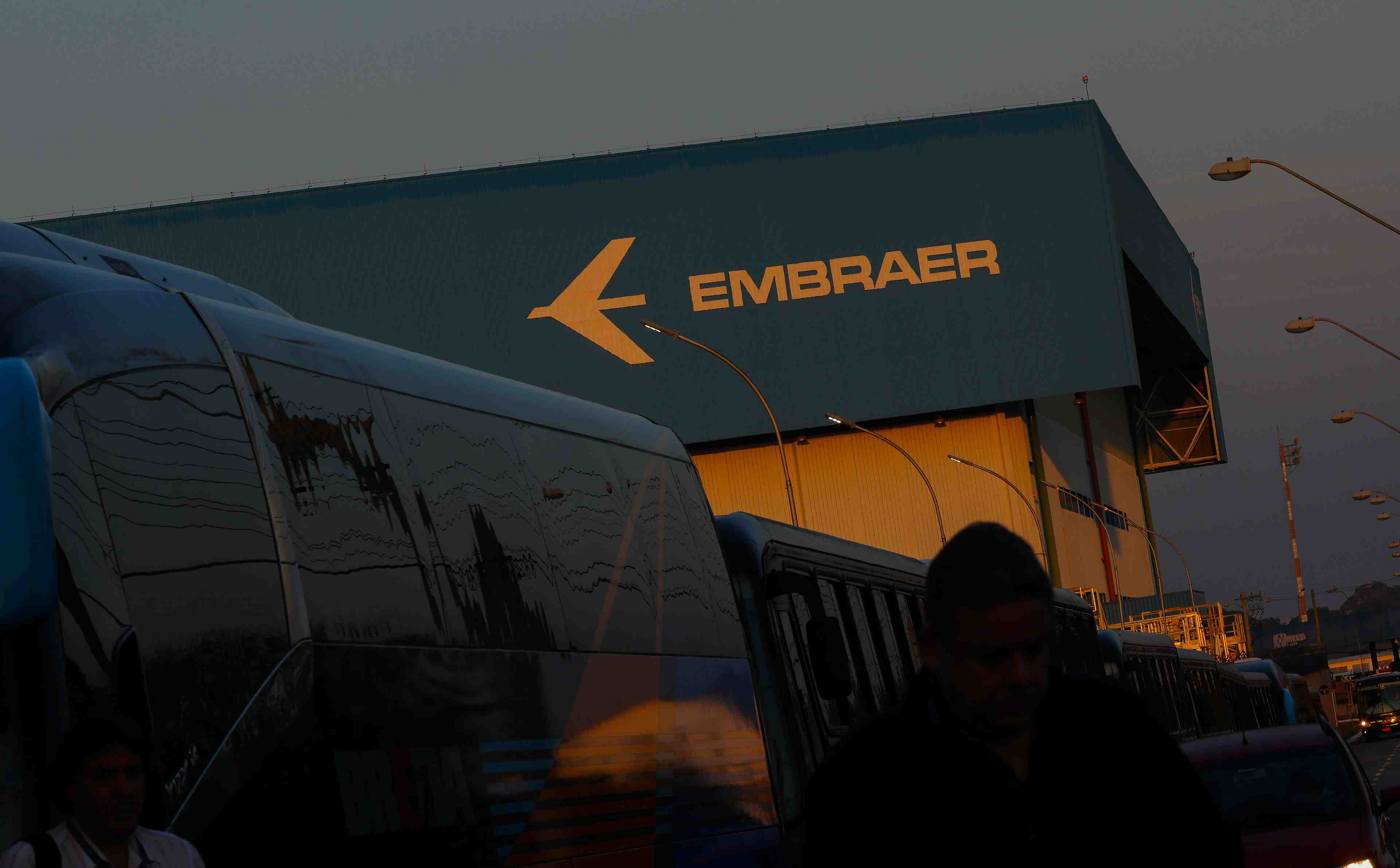 Bolsonaro approuve l'alliance boeing-embraer