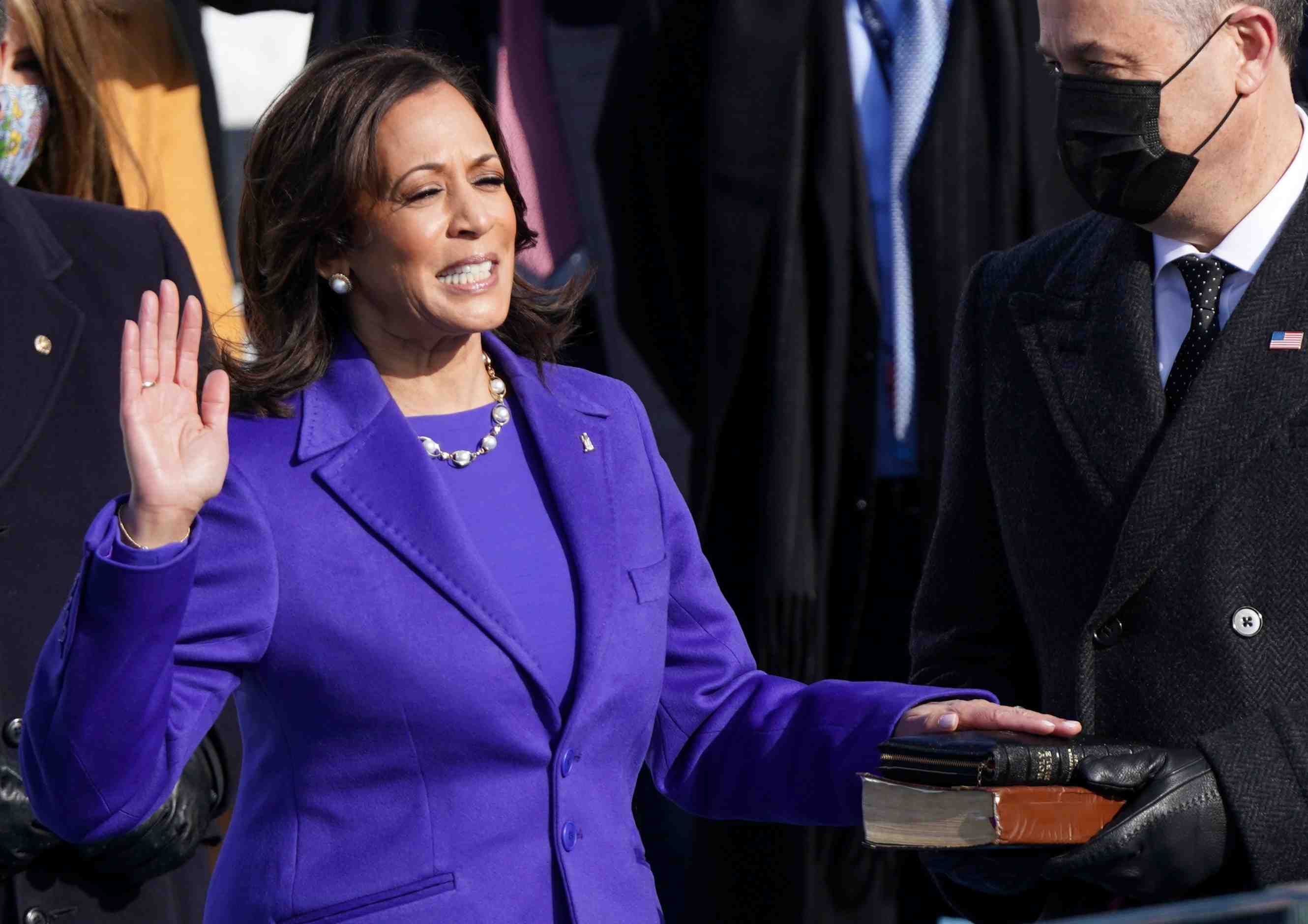 Kamala harris investie a la vice-presidence des etats-unis