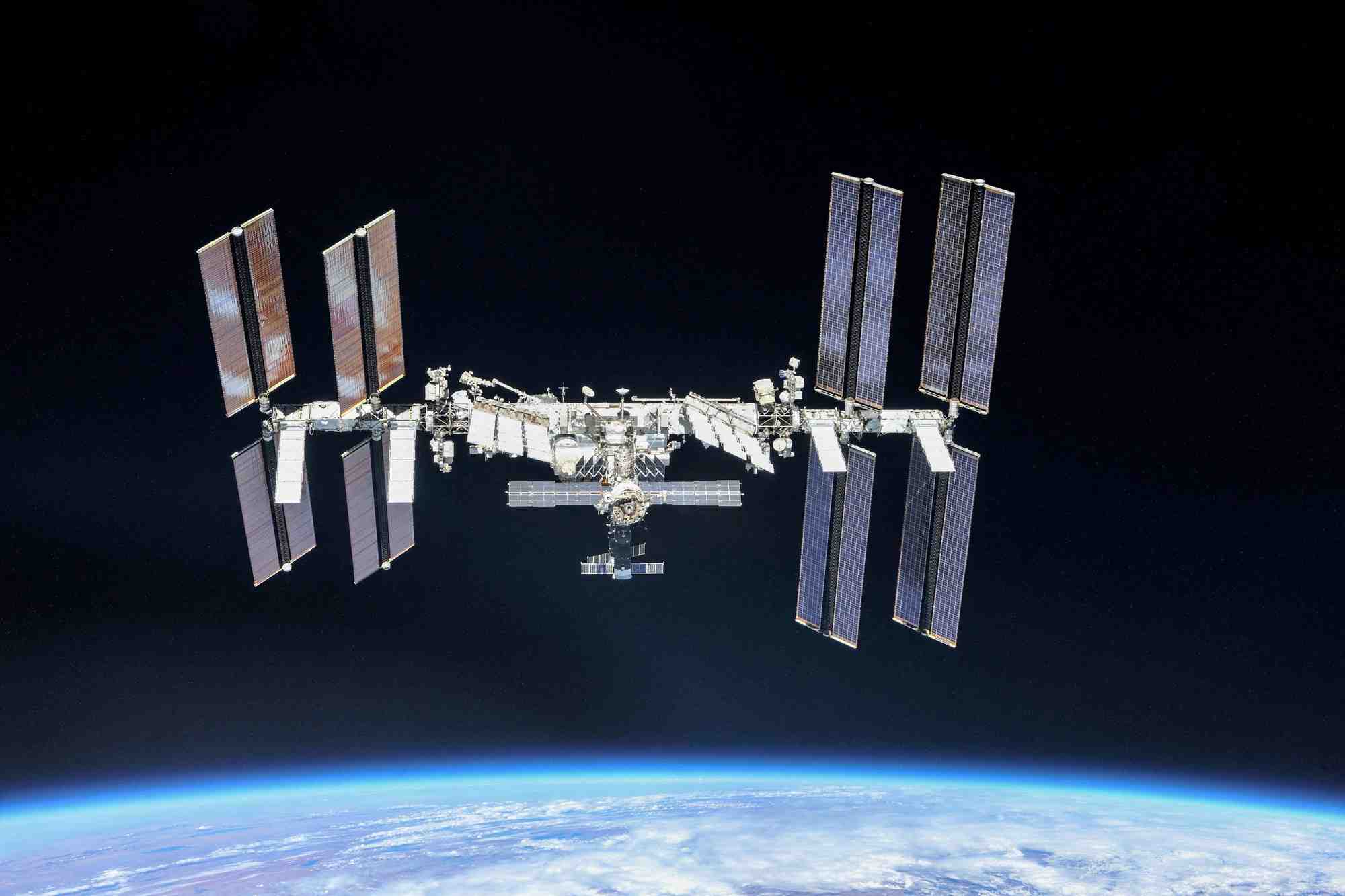 Espace: moscou signale son intention de quitter l'iss, rien d'officiel selon washing-ton