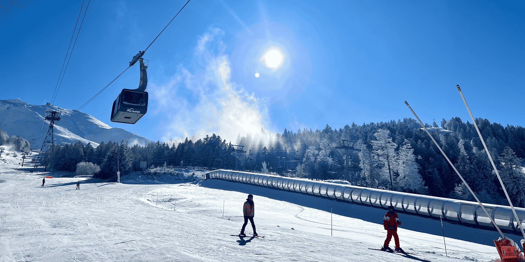 La station du Lioran, dans le Cantal, veut poursuivre ses investissements tout en engageant une nécessaire diversification de ses activités, mais elle fait face à une exposition de sa facture d'électricité depuis le renouvellement de son contrat, au coeur de la crise énergétique.