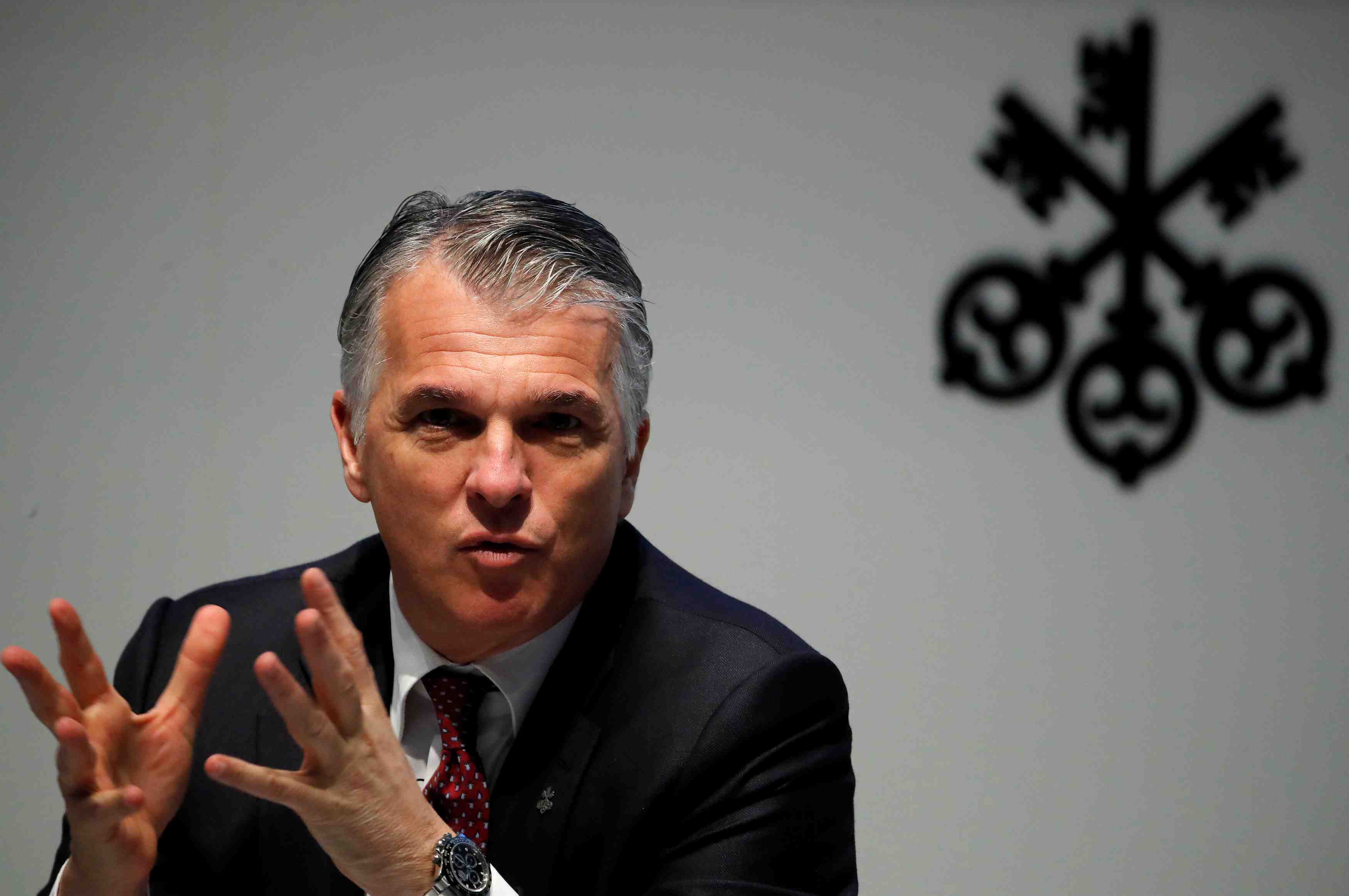 Le patron d'ubs a rachete pour 11,5 millions d'euros d'actions de la banque