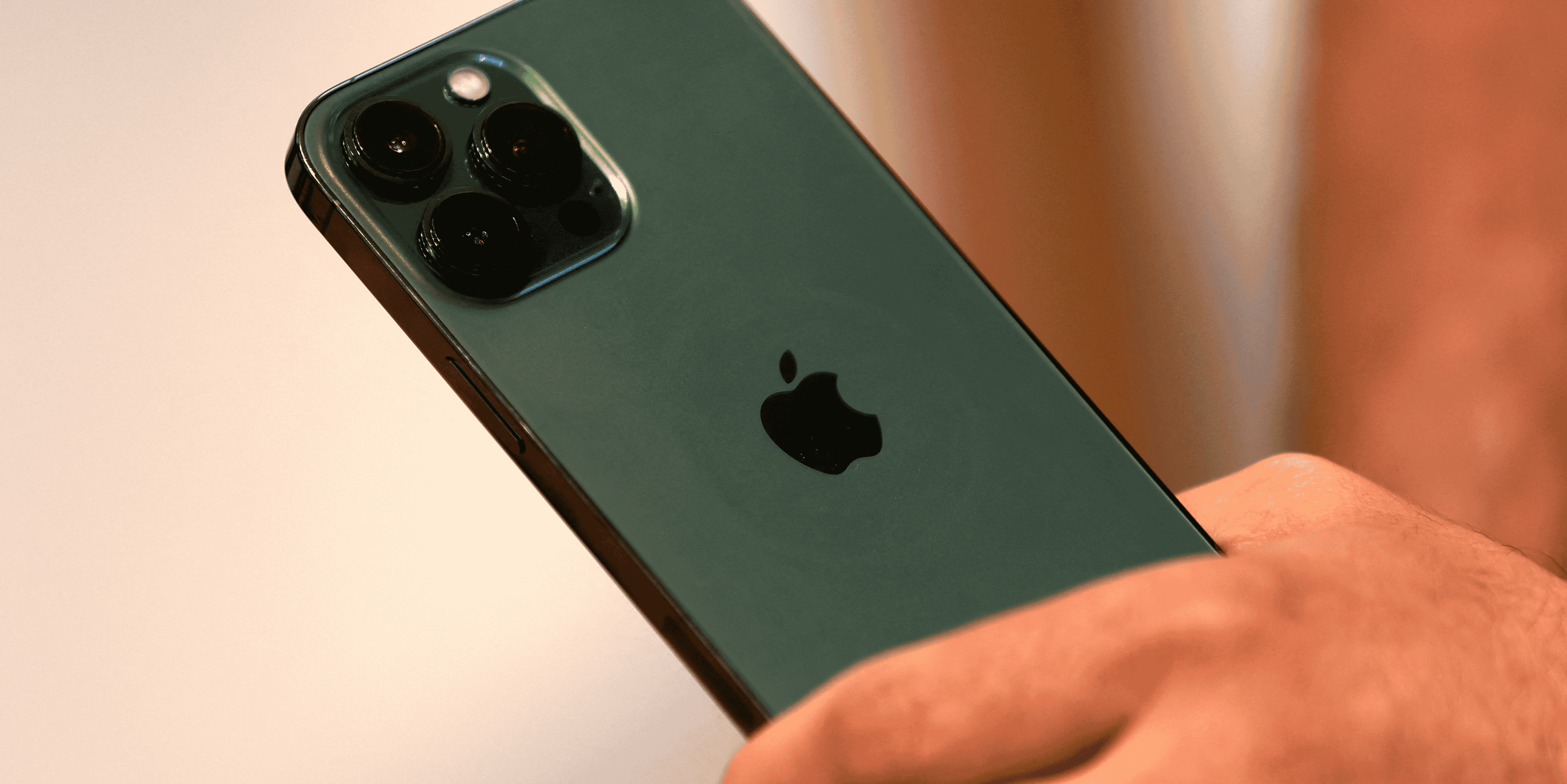 Apple bat les attentes grace aux ventes de l'iphone et aux services