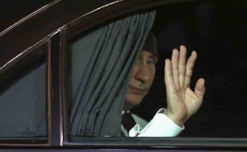 Un dialogue Russie-Ukraine à Caen serait symbolique, dit Le Drian