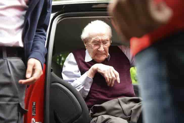 Un comptable d'auschwitz condamne a quatre ans de prison