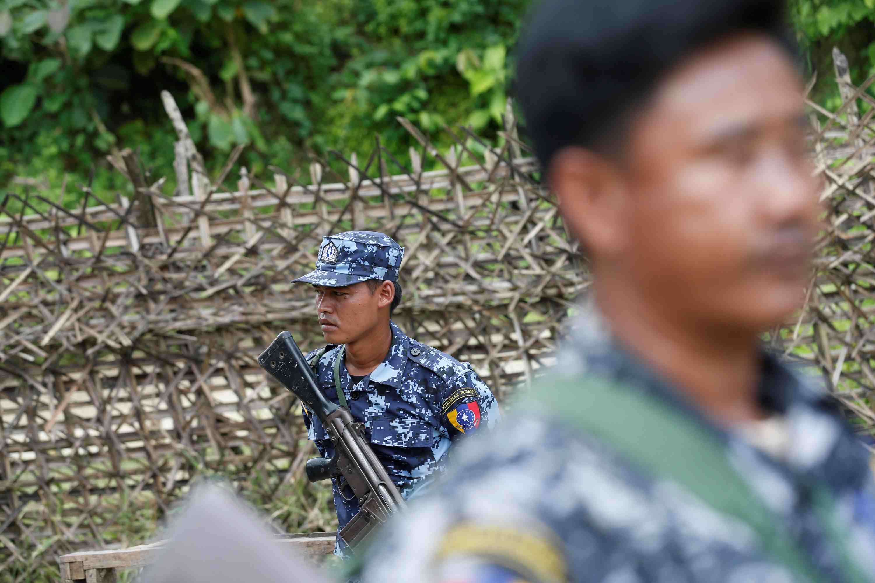 Poursuite des operations contre les insurges rohingya en birmanie