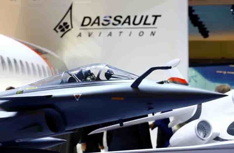 Dassault systemes patit des services, de la chine et des changes