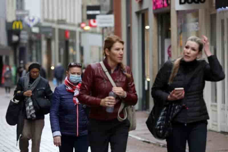 Les pays-bas vont a leur tour lever l'obligation du port du masque en exterieur