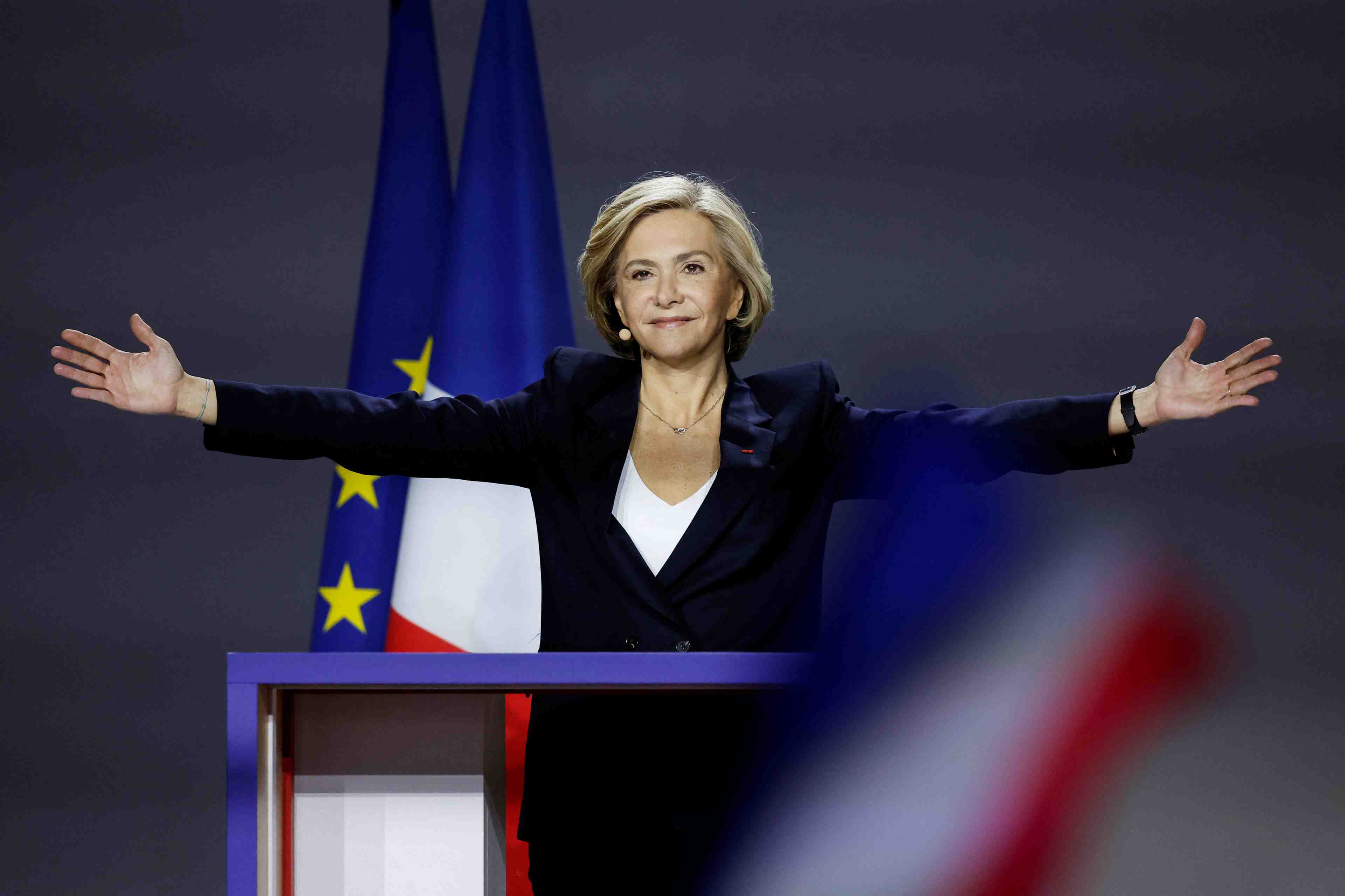 France: pecresse promet une "nouvelle france" a ses partisans