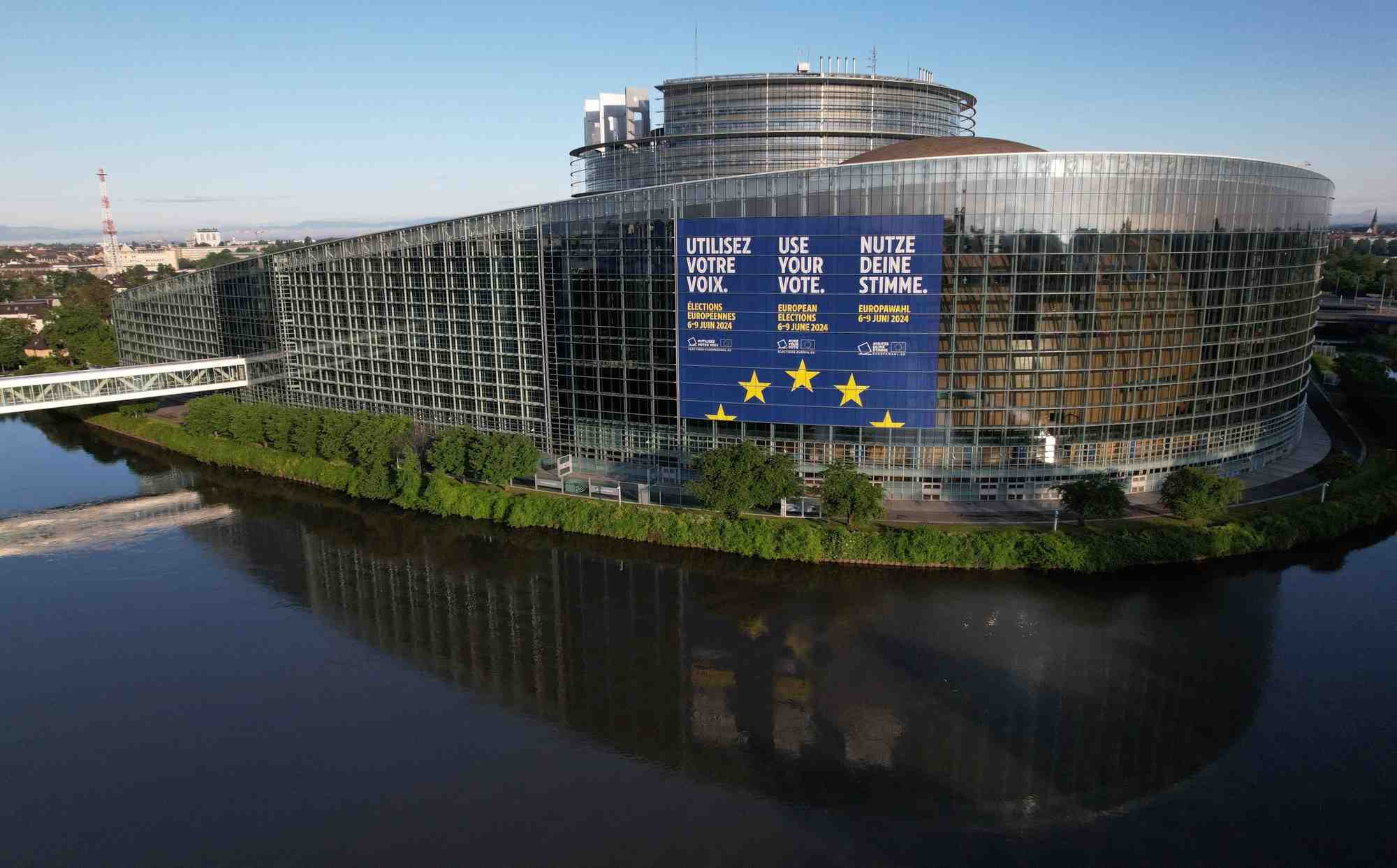Une vue de drone montre le batiment du parlement europeen a strasbourg