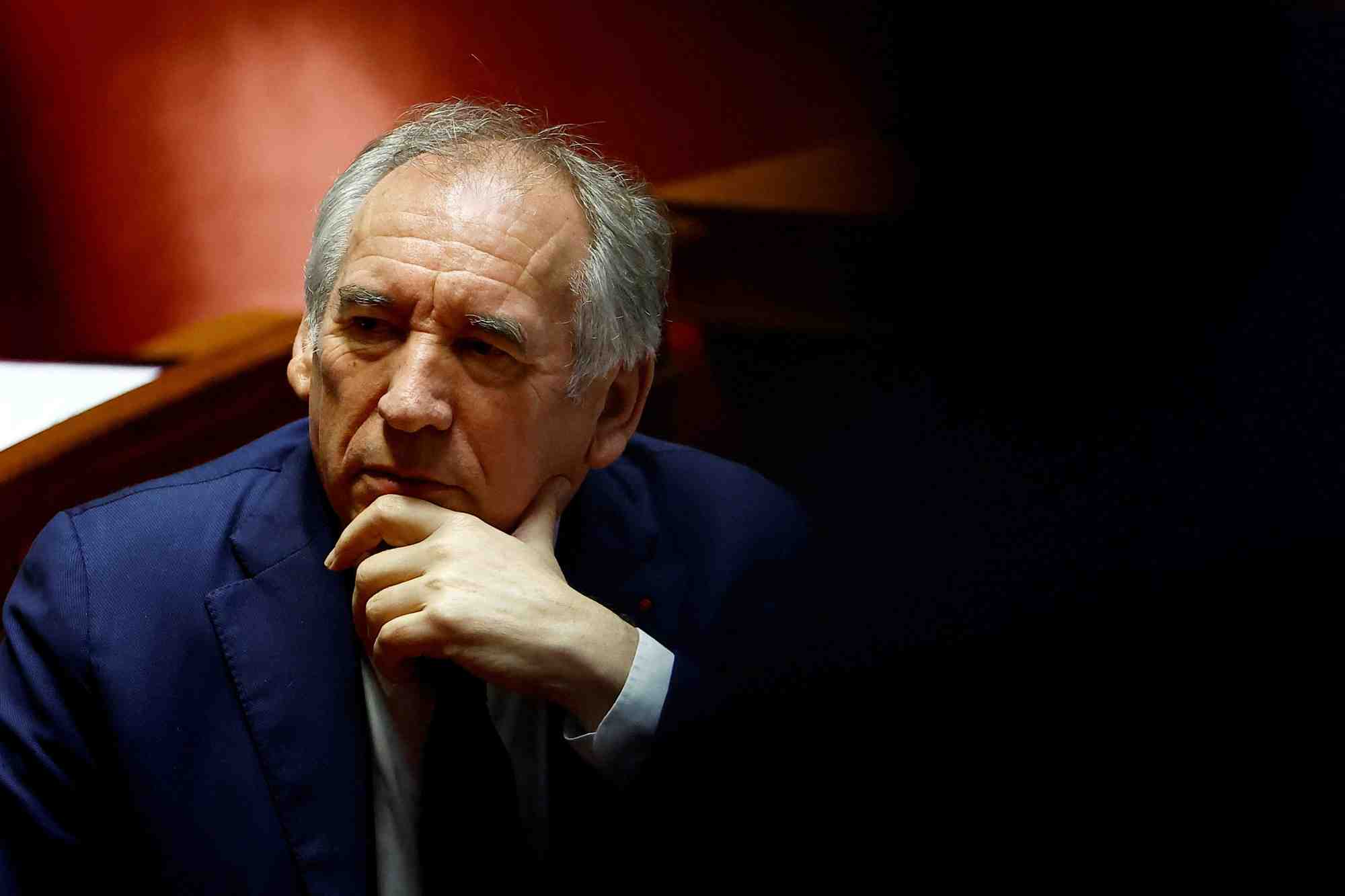 François Bayrou devra répondre aux critiques sur la lenteur de mise en œuvre des engagements pris par le gouvernement Attal envers les agriculteurs.