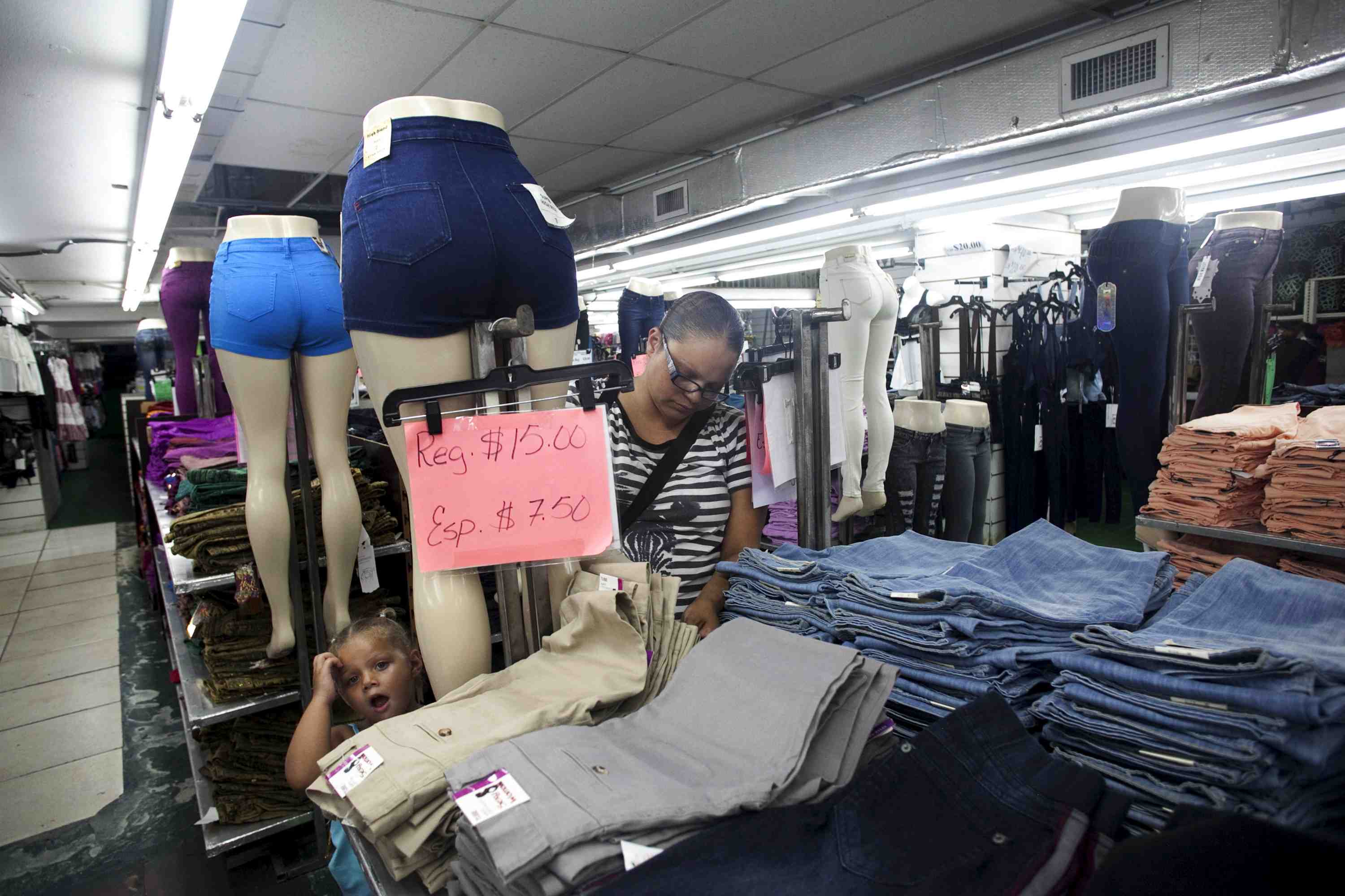 Usa: plus faible hausse des ventes au detail en six mois