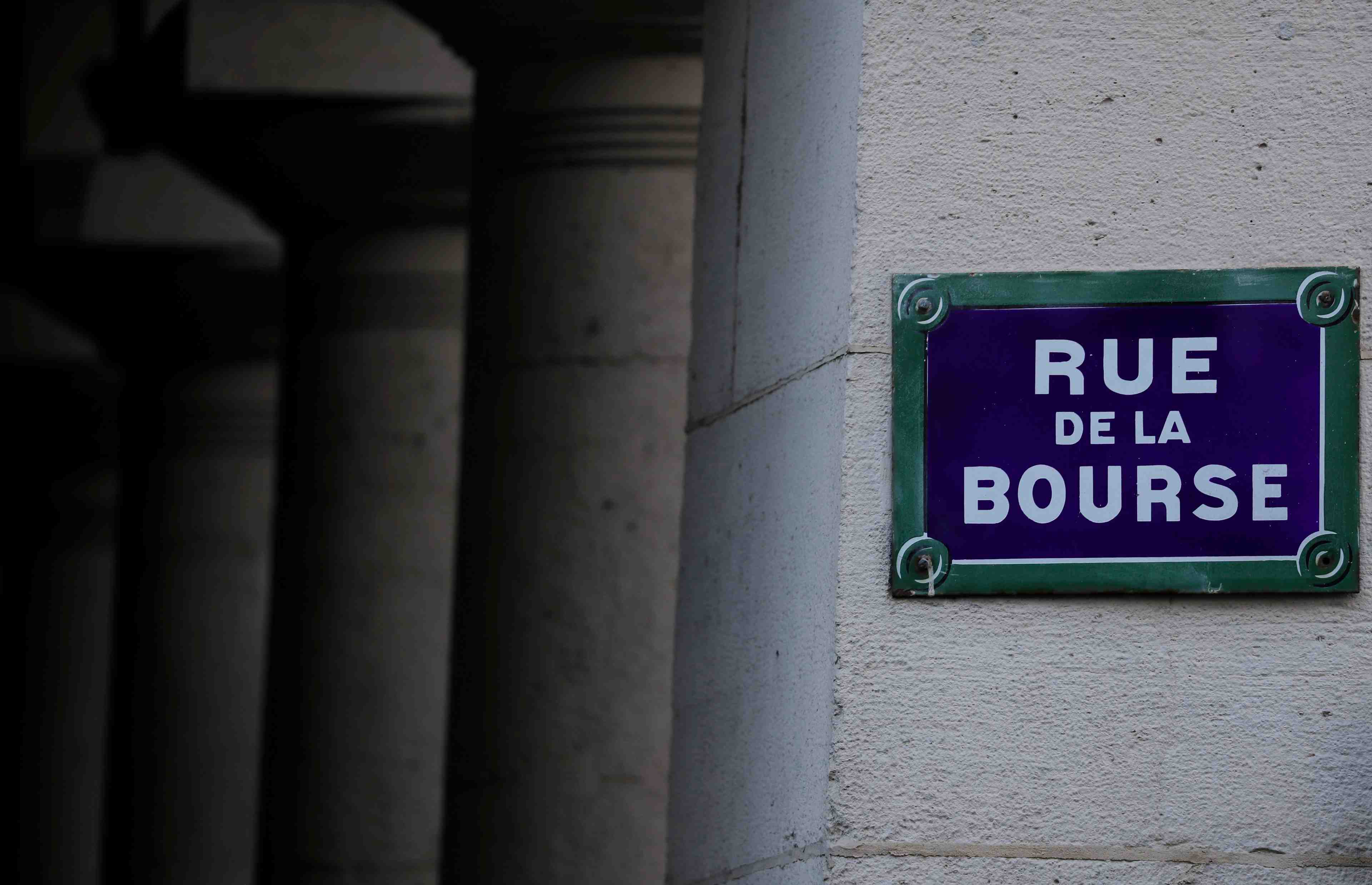 Les bourses europeennes evoluent sans grand changement