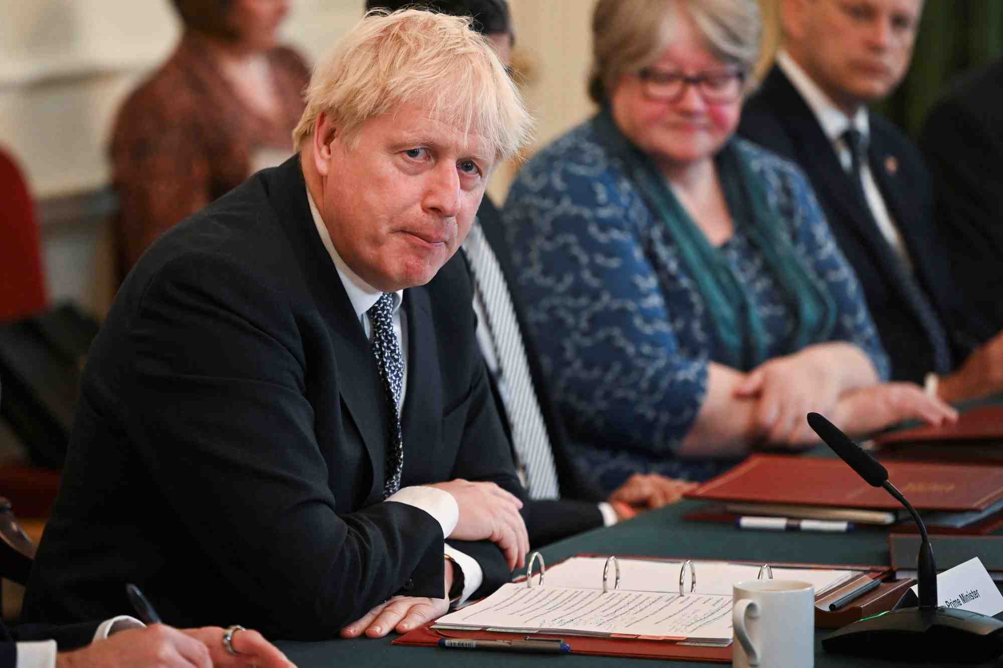 Grande bretagne: la crise politique s'amplifie alors que deux ministres lachent johnson