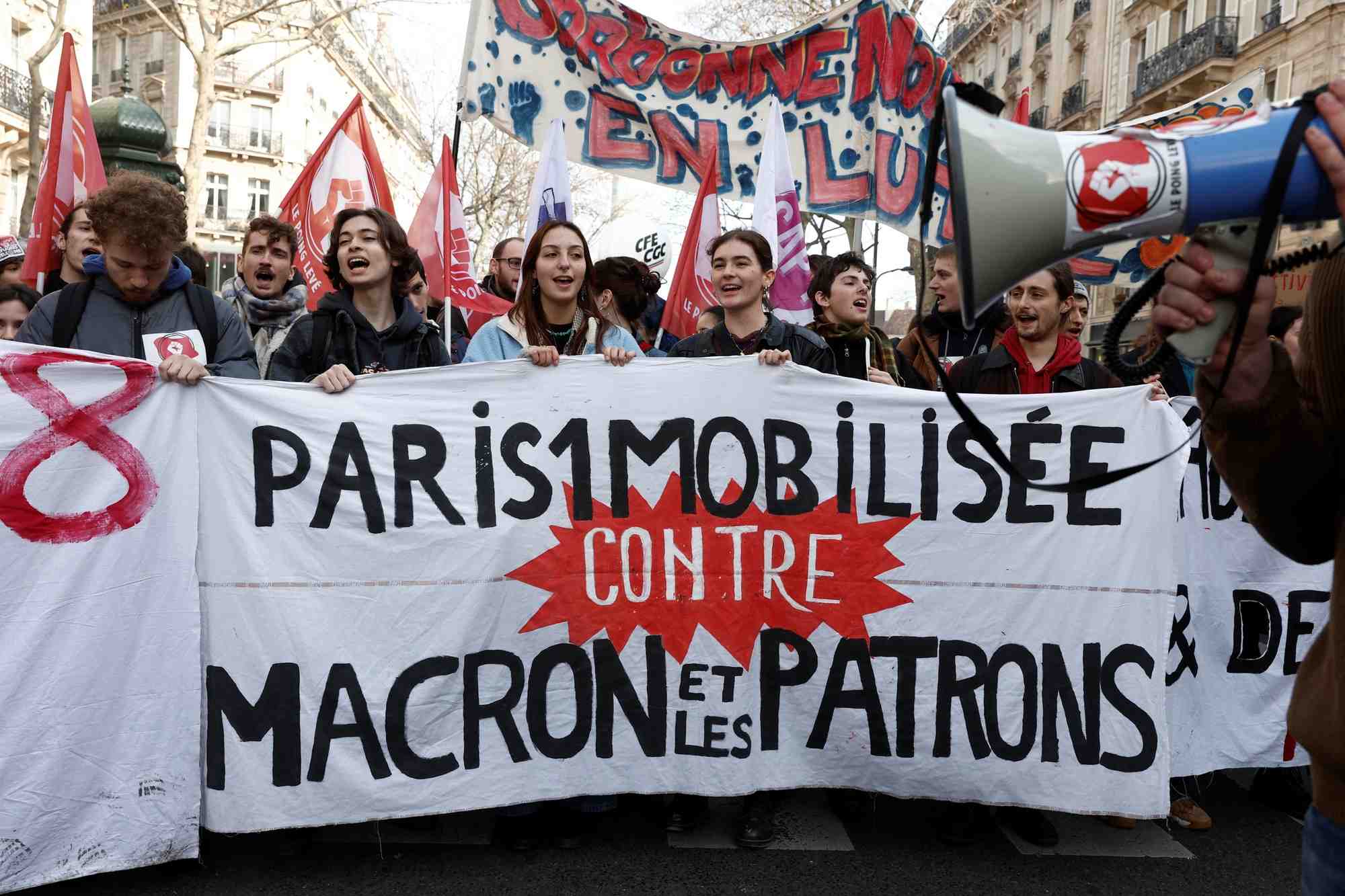 Photo des etudiants lors de la cinquieme journee d'action contre la reforme des retraites en france