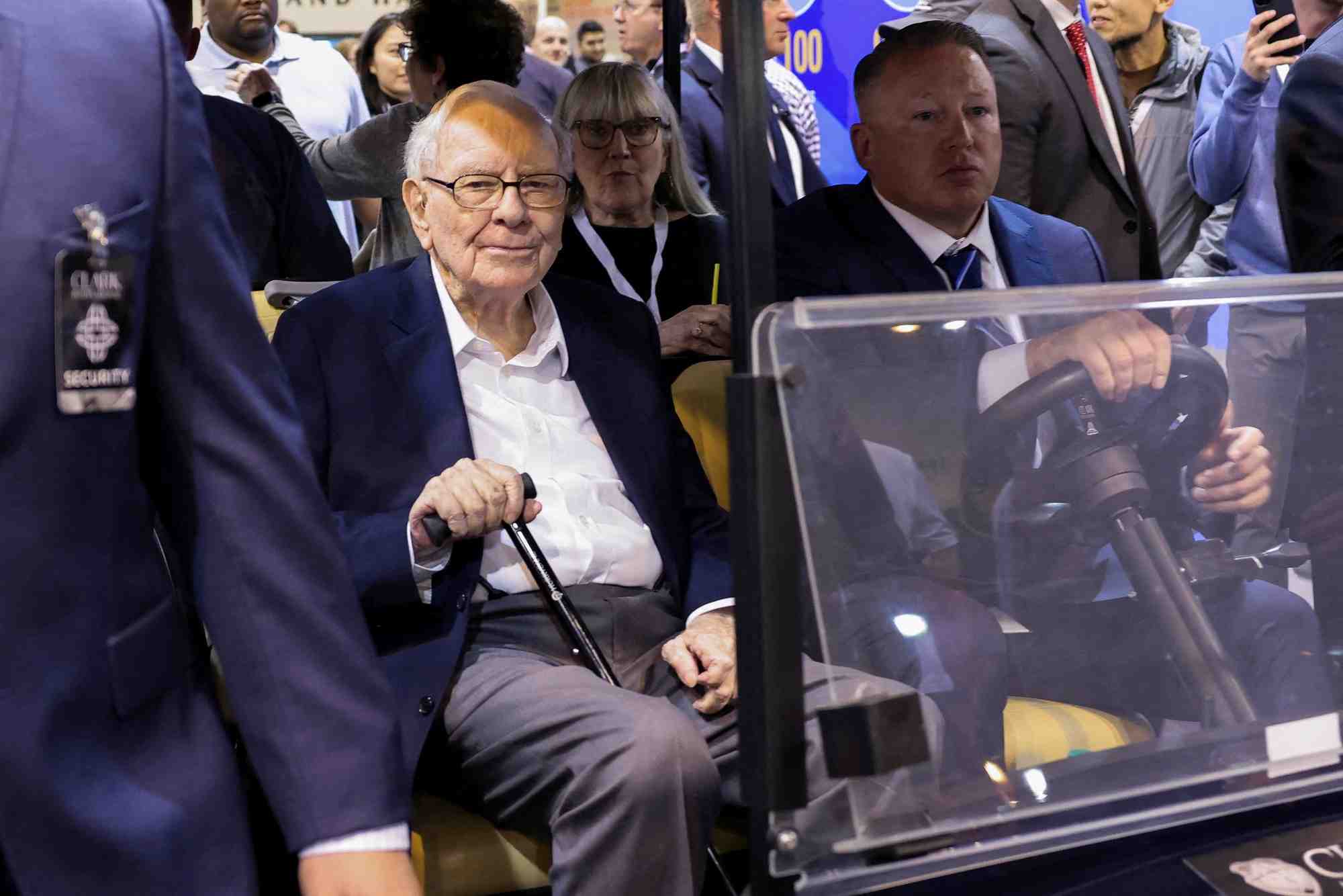 Warren buffett, president de berkshire hathaway, lors d'une reunion a omaha