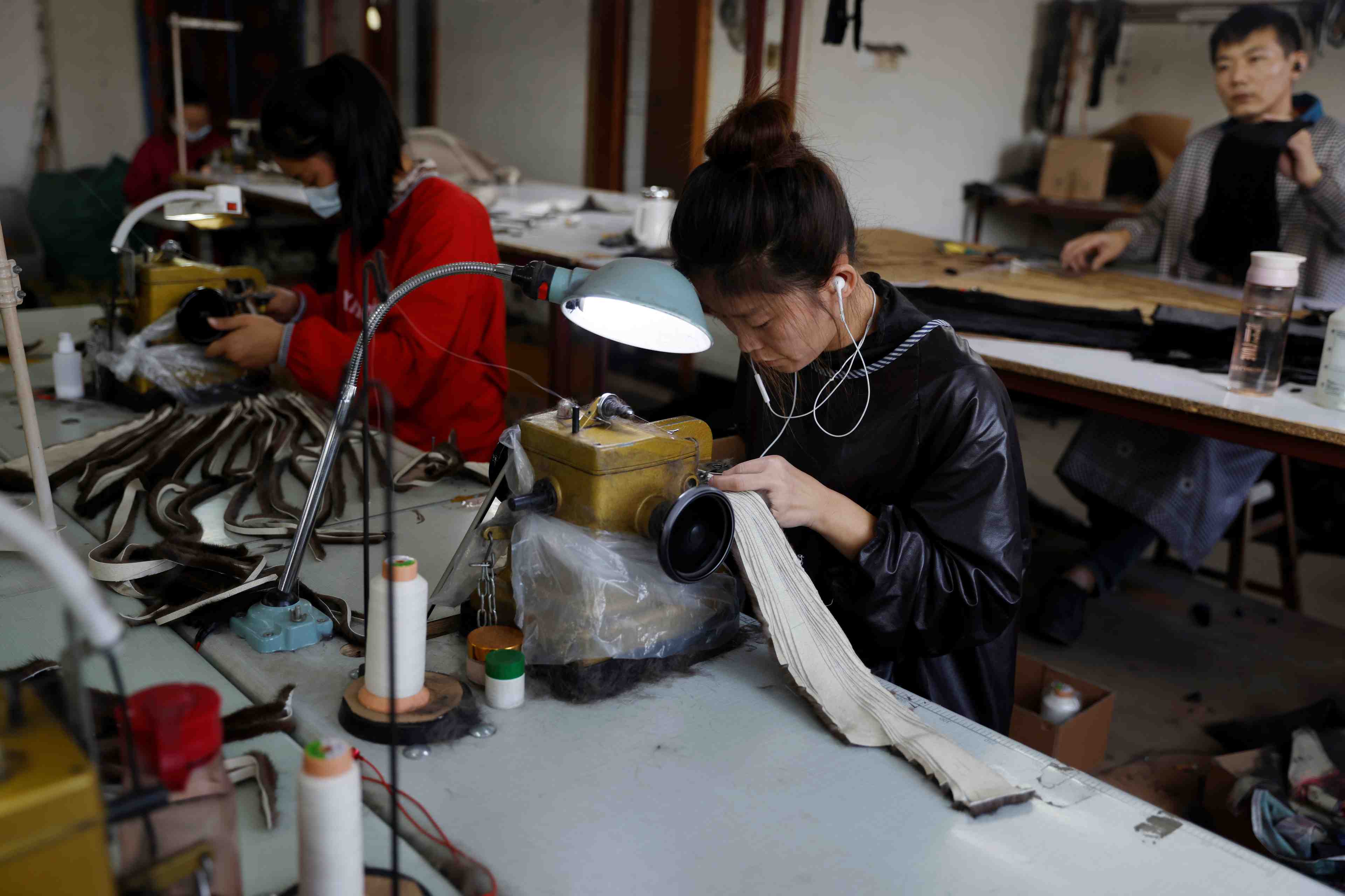 Chine: ralentissement de l'activite manufacturiere en janvier, selon une enquete de caixin