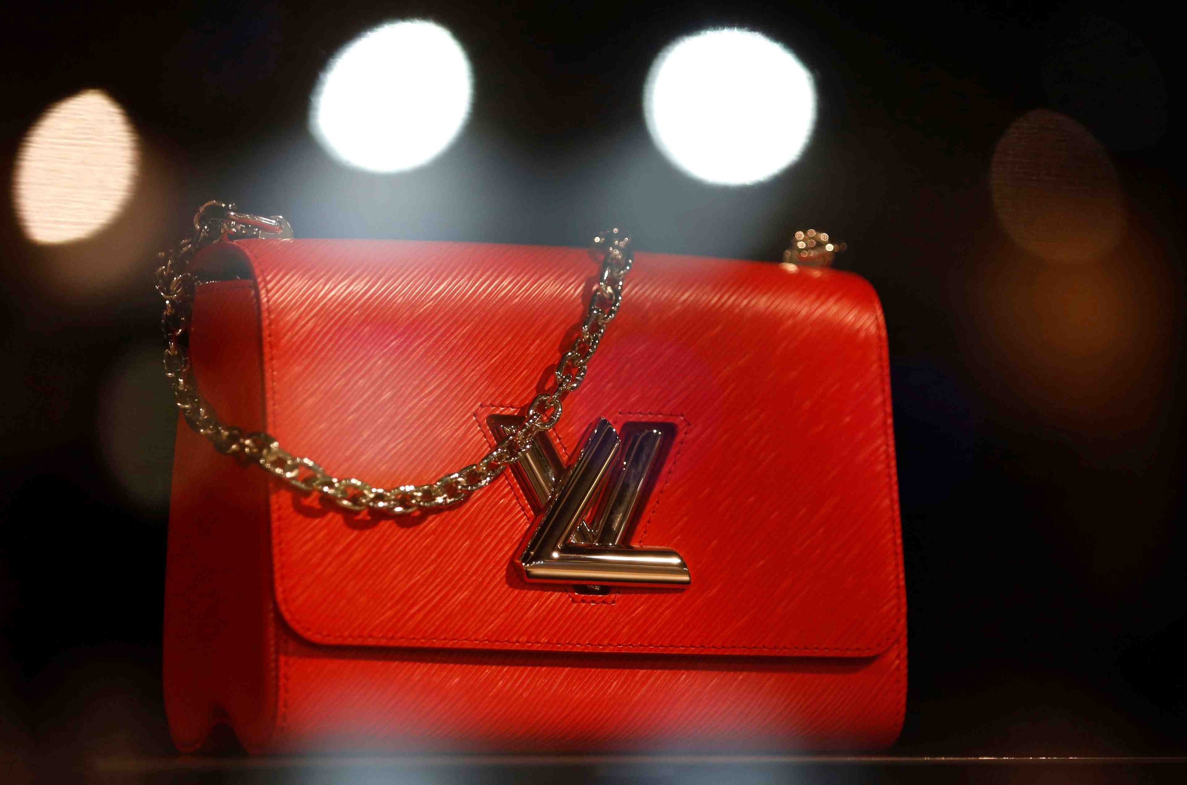 Louis vuitton envisage d'ouvrir une premiere boutique "duty free" en chine