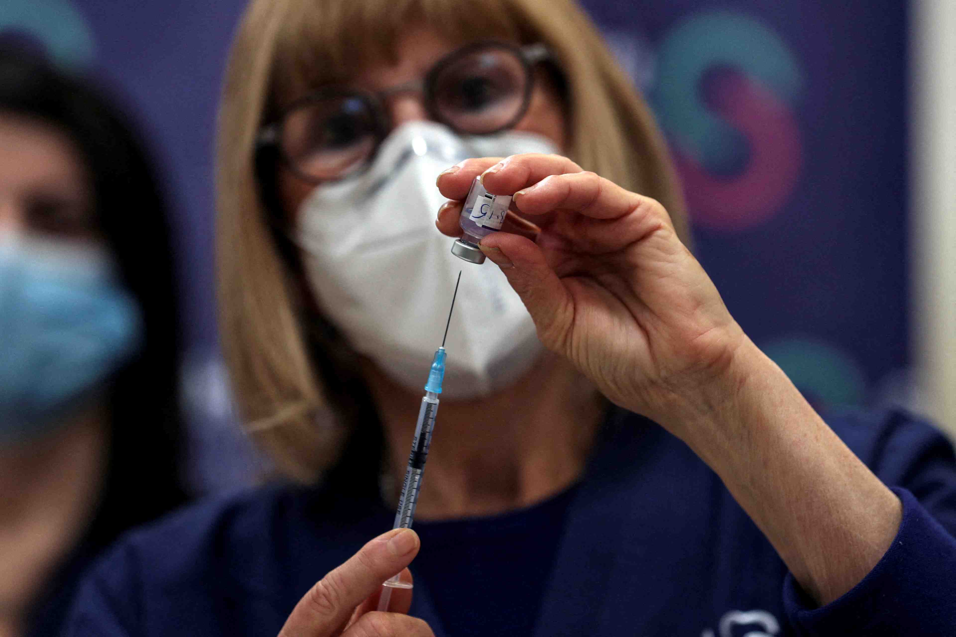 Israel: la 4e dose de vaccin offre plus de resistance chez les plus de 60 ans, selon une etude