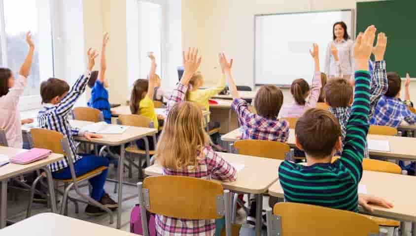 Parmi les familles professionnelles qui vieillissent le plus, figurent les enseignants, constate l'Insee.