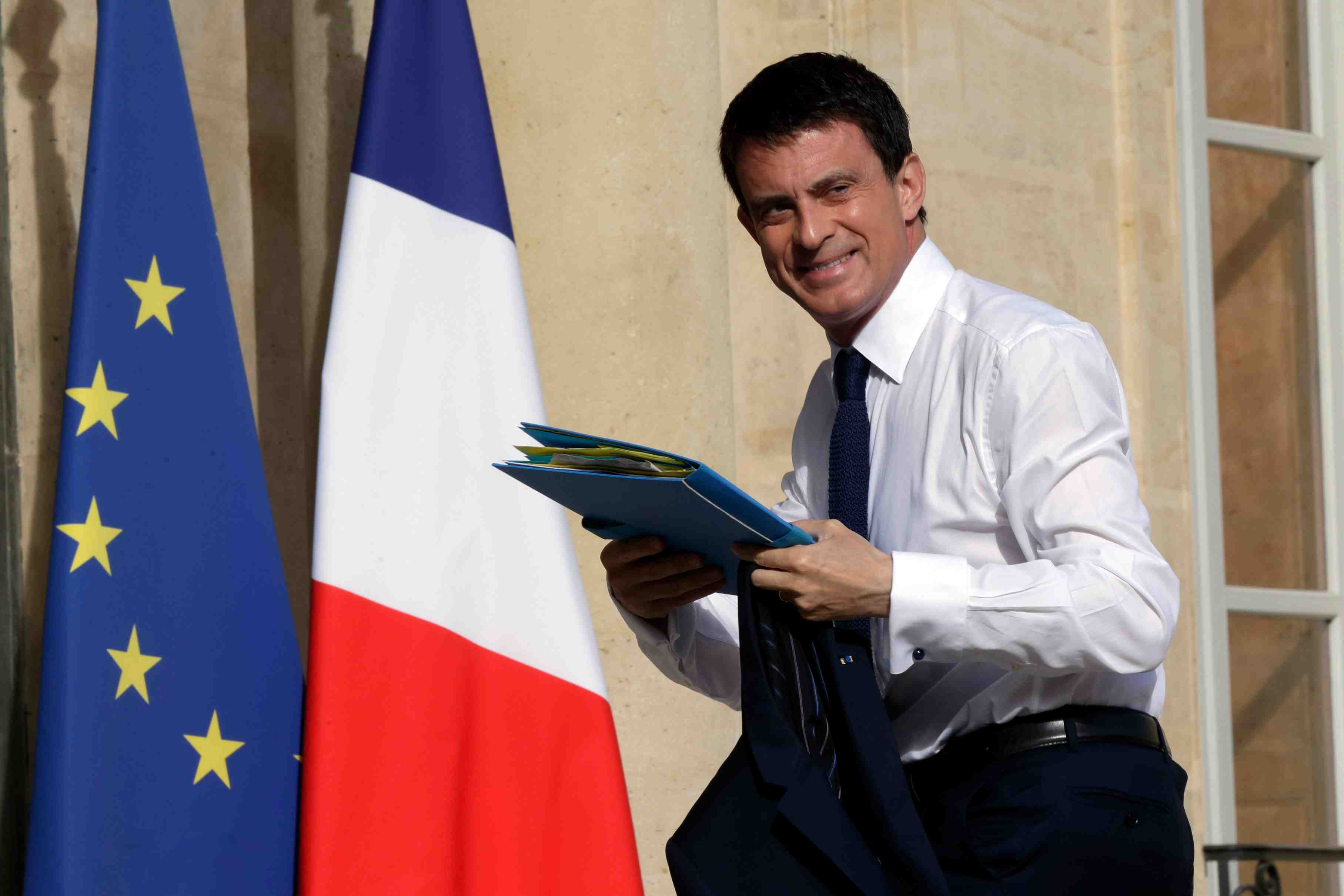 Un "grexit" ferait courir un risque economique et politique, dit manuel valls