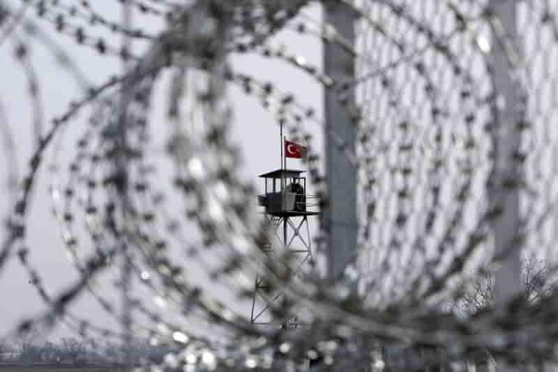 Deux militaires grecs restent detenus en turquie