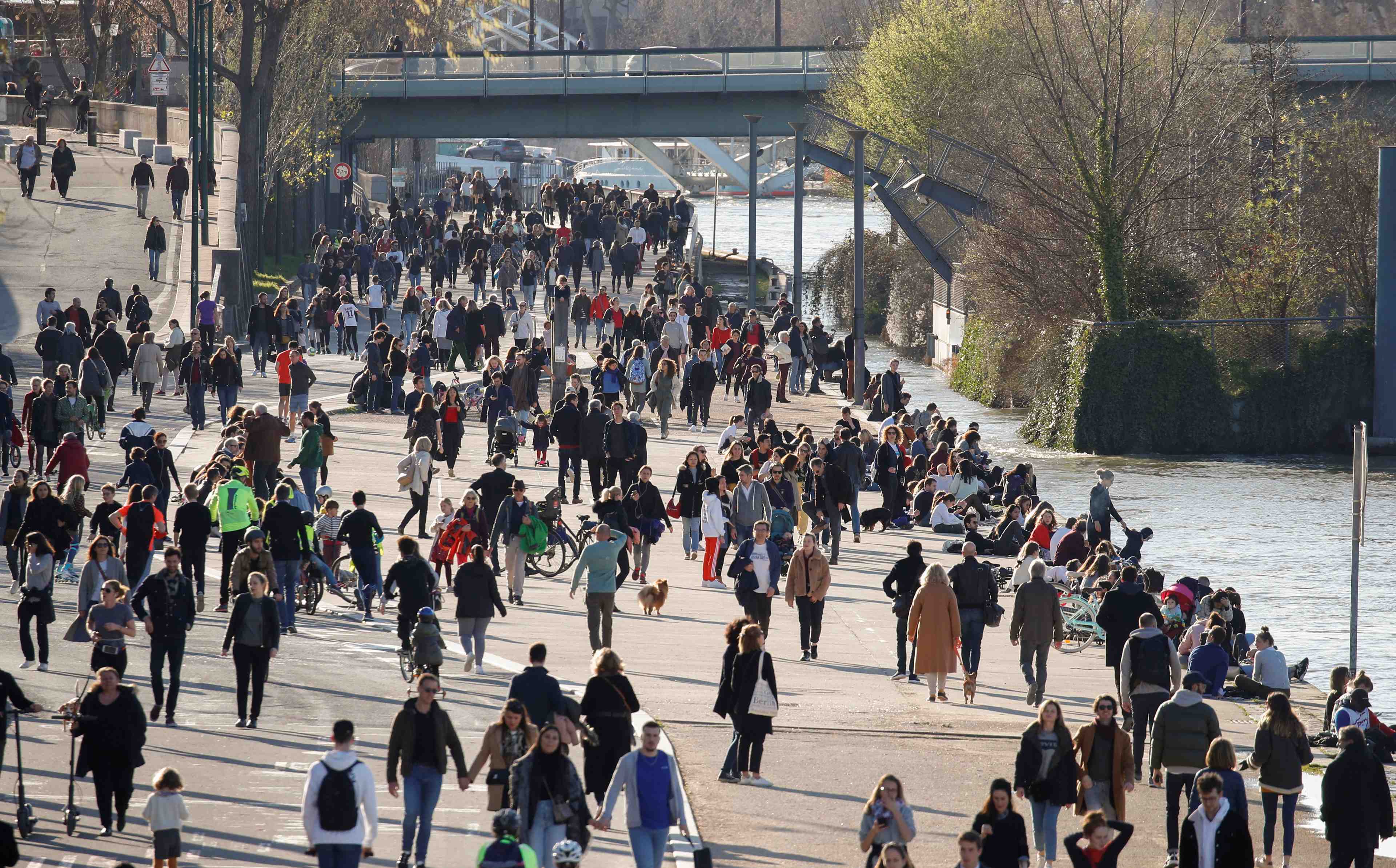 Coronavirus: la france prepare un decret limitant encore les deplacements
