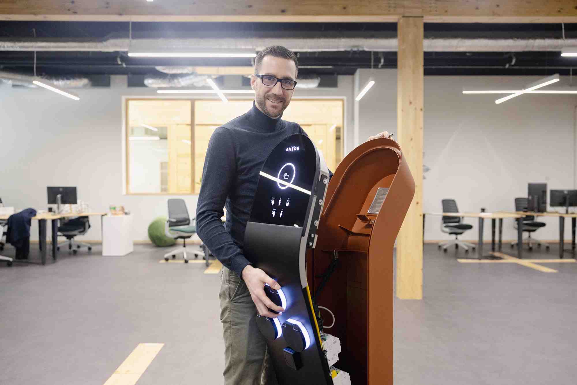 Avec ses bornes de recharge évolutives, Paul Malbert, le CEO d'Anyos veut faire son trou sur le marché européen de l'électromobilité.
