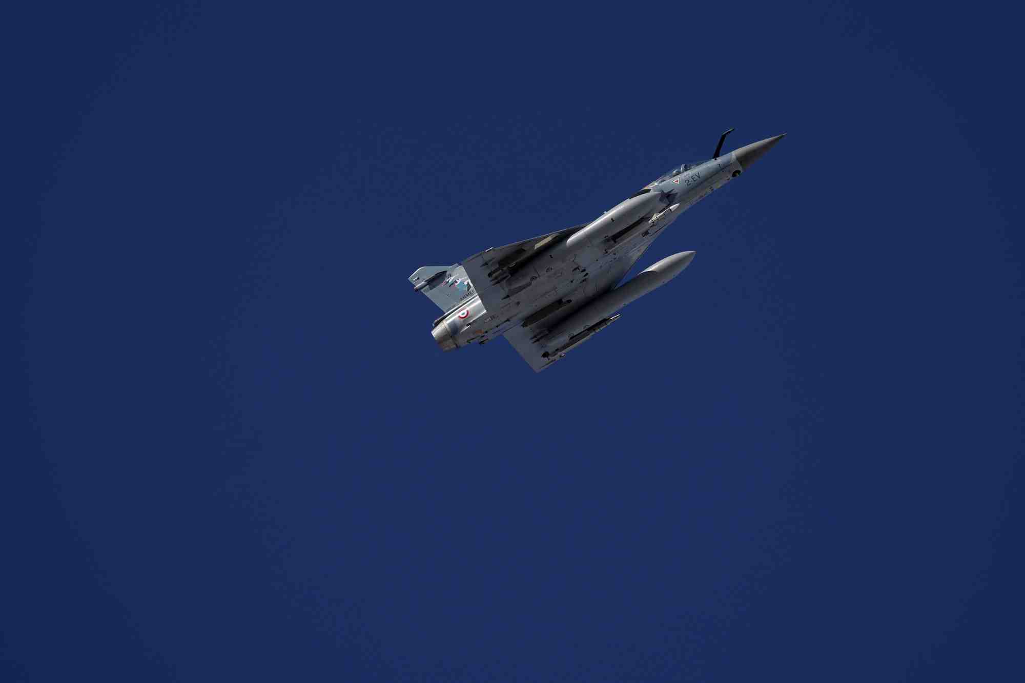La france va fournir des mirage 2000-5 a l'ukraine, dit macron