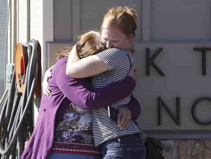 Fusillade meurtriere sur le campus d'une universite de l'oregon aux etats-unis