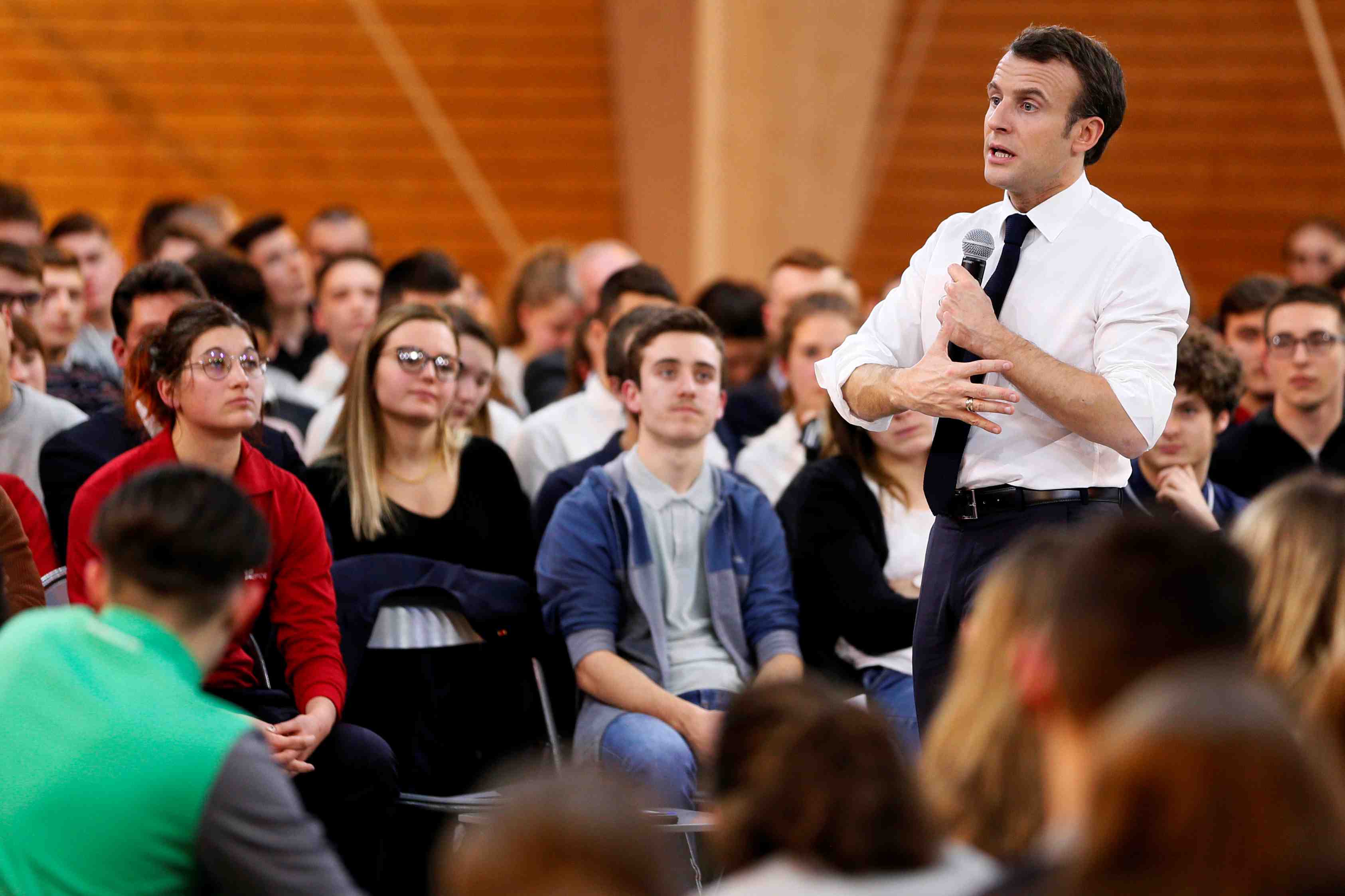 Un mois de "grand debat national" a l'issue nebuleuse