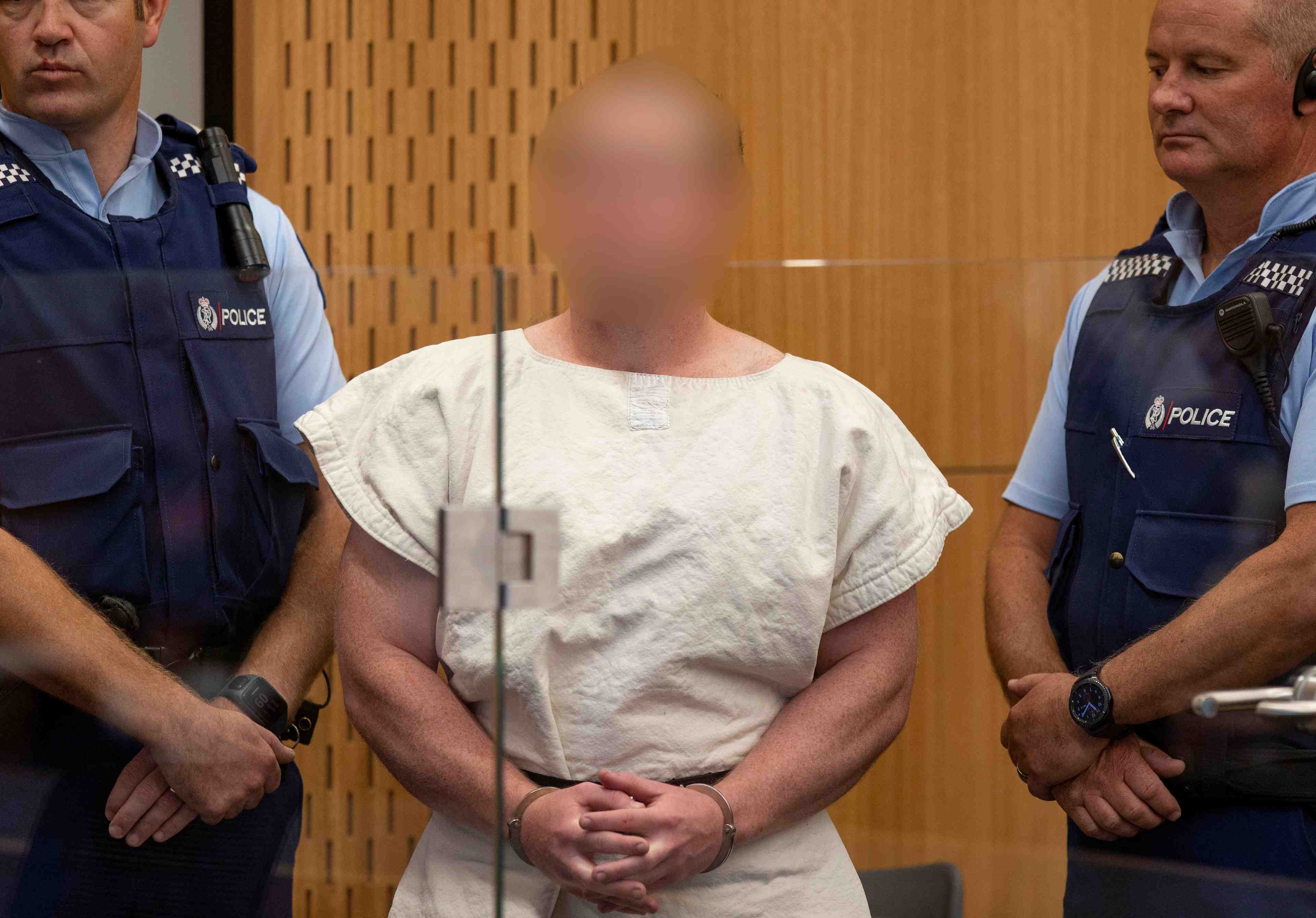 Le tireur presume de christchurch en detention et inculpe de meurtres