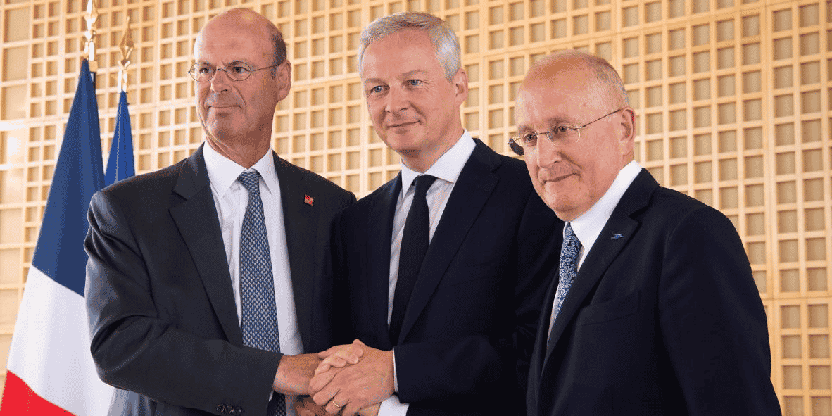 Le directeur général de la Caisse des Dépôts, Eric Lombard, le ministre de l'Economie et des Finances Bruno Le Maire et le Pdg de La Poste Philippe Wahl.