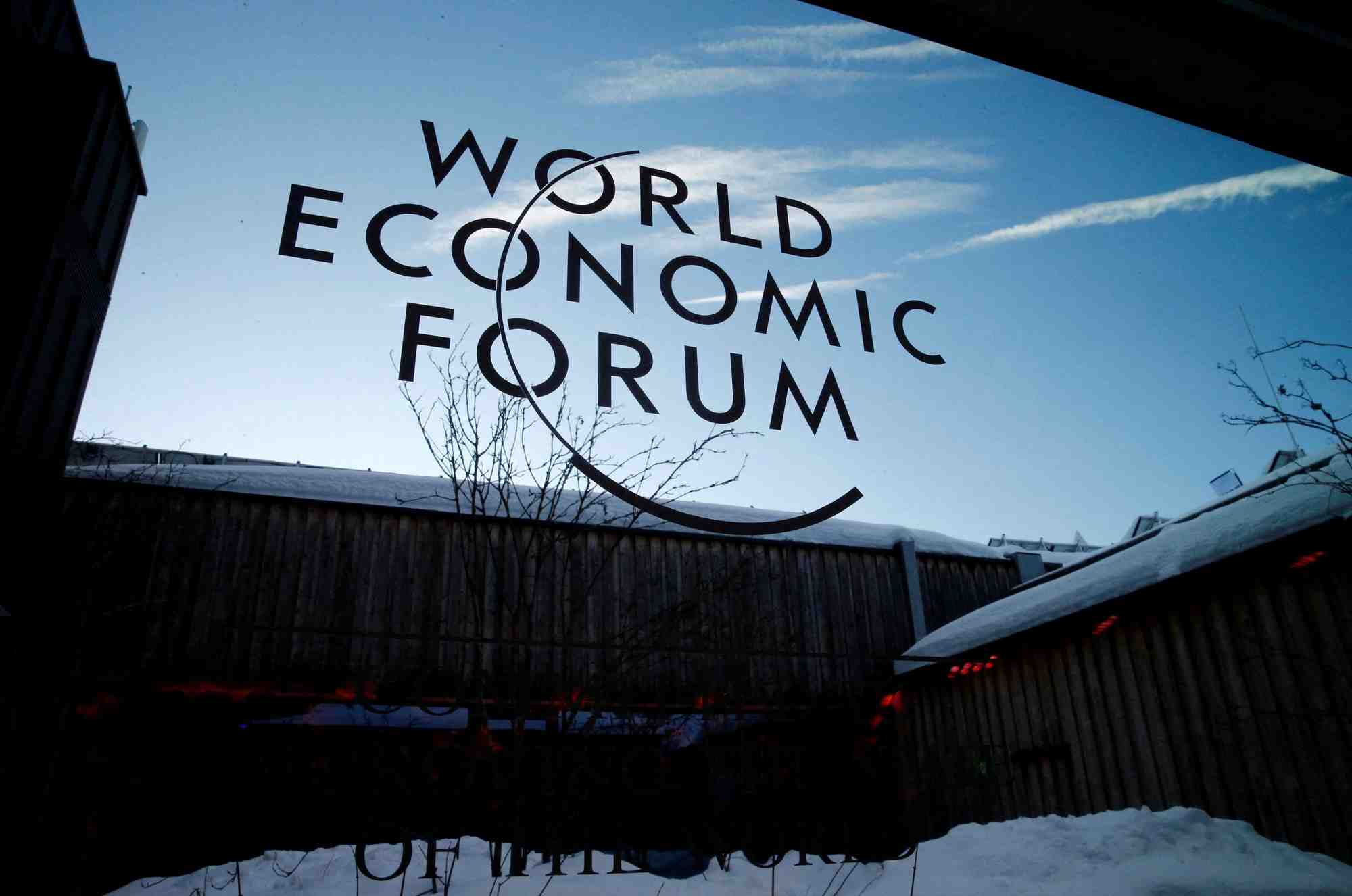 Le forum de davos reporte de janvier au debut de l'ete