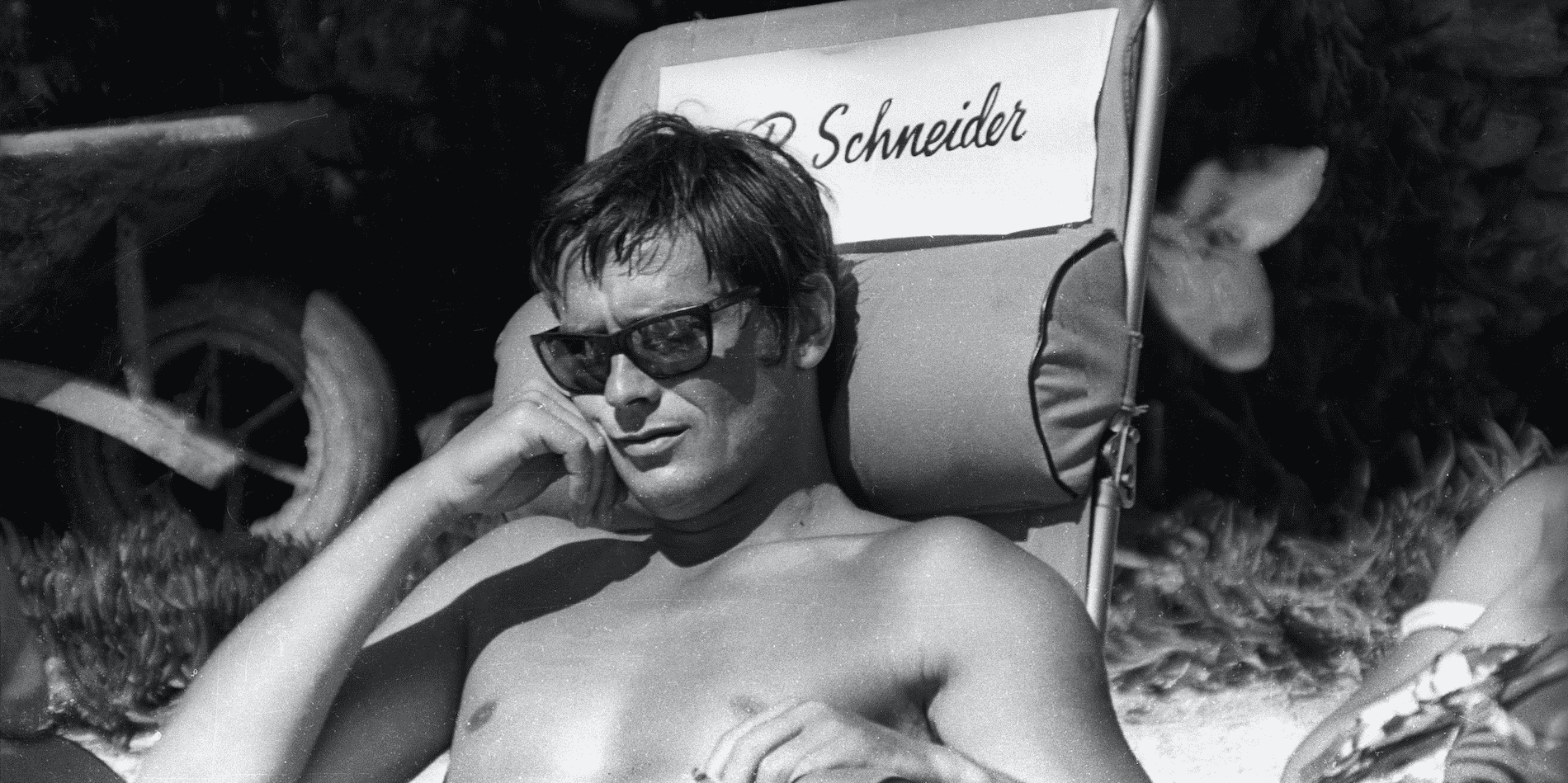 Alain Delon sur le tournage de La piscine, en 1968.