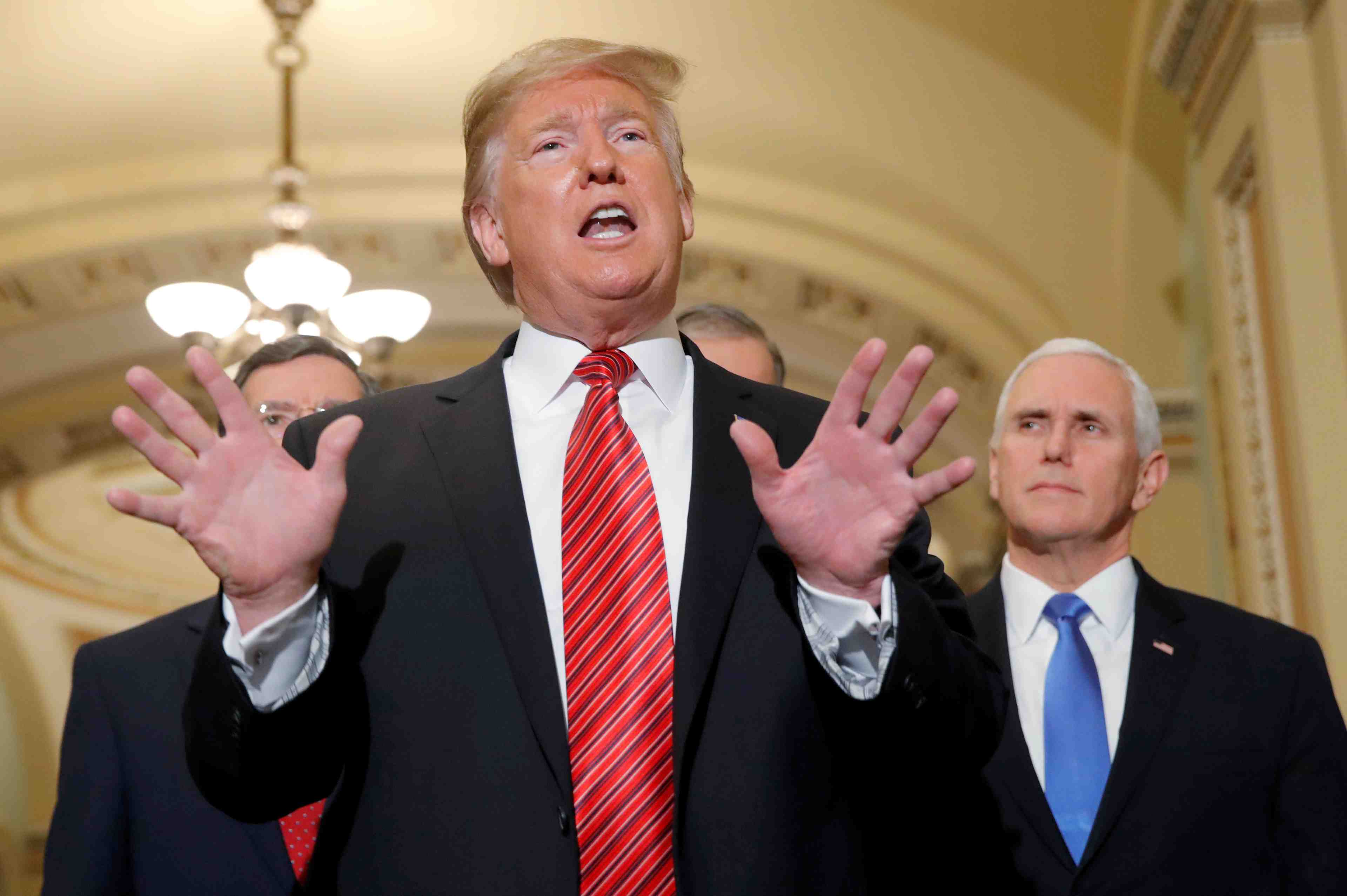 "shutdown": trump dit qu'il fera une annonce "majeure" samedi