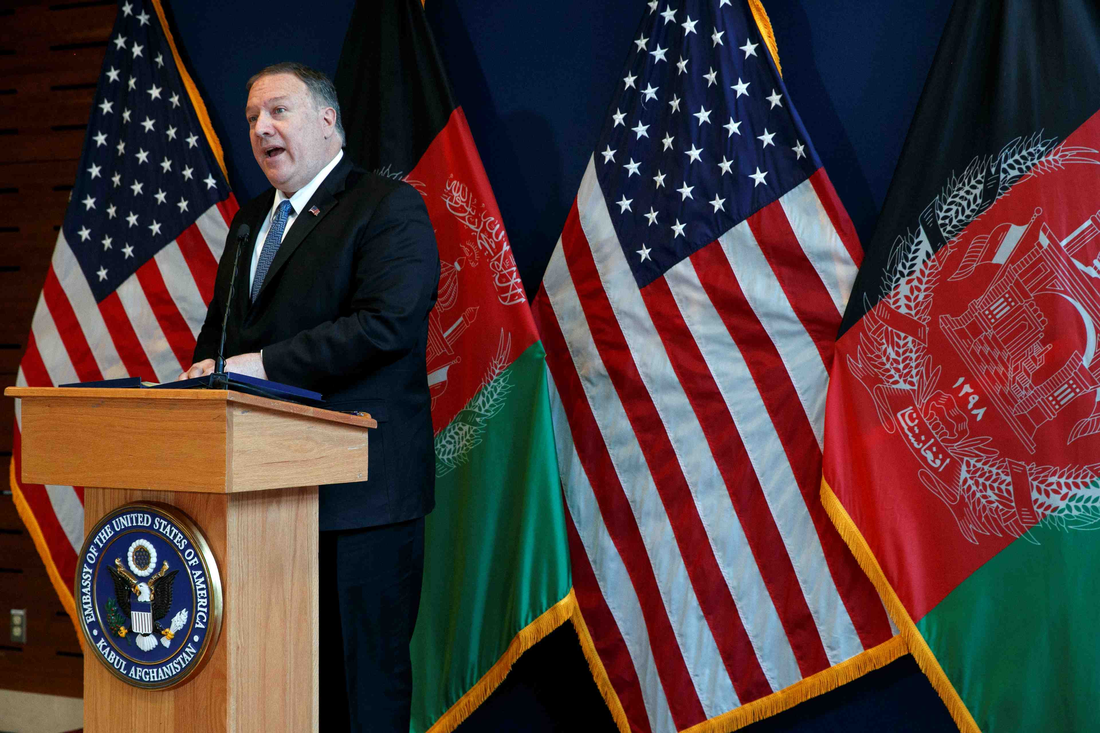 Mike pompeo, en visite a kaboul, recu par ashraf ghani