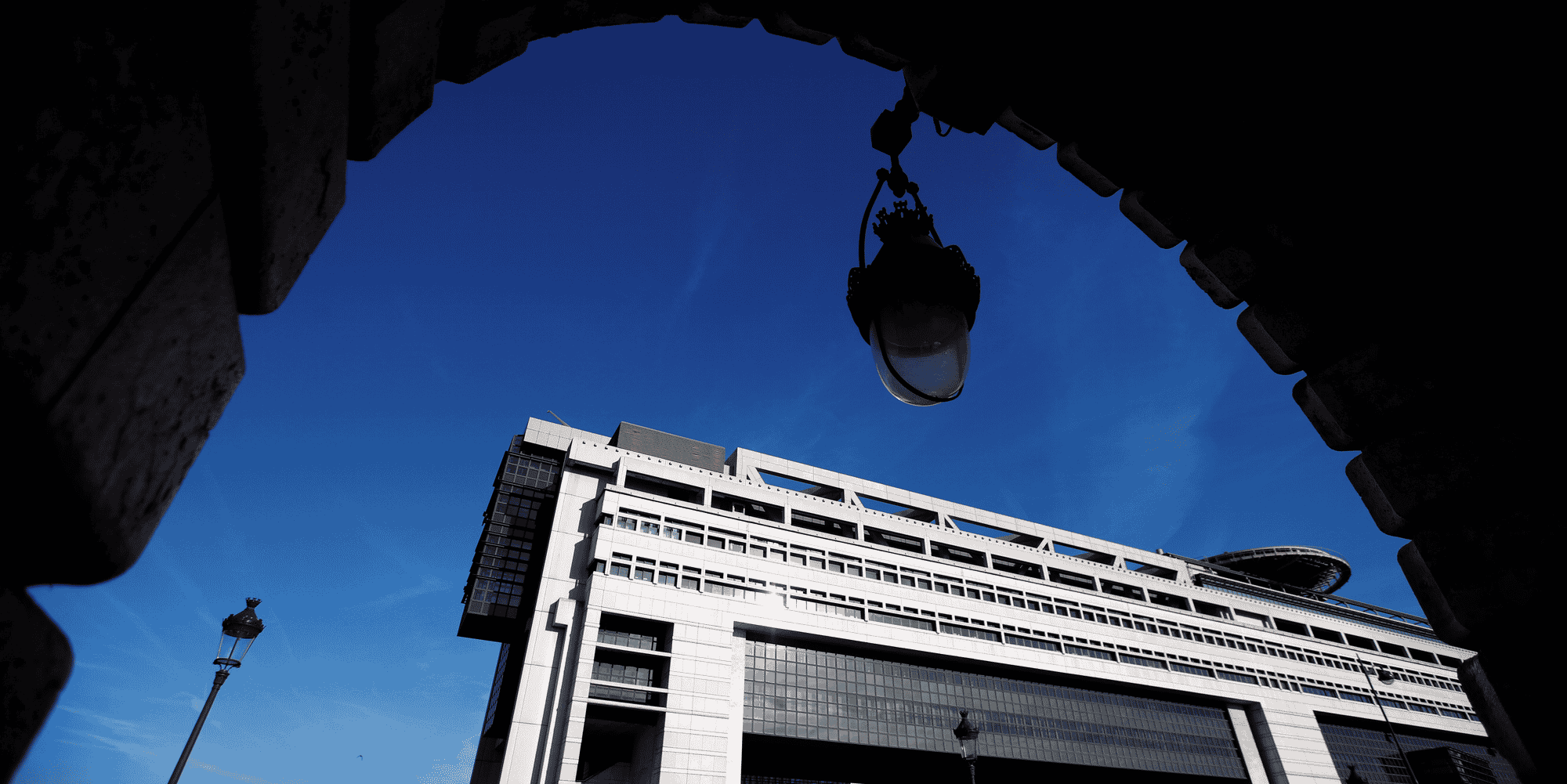 Le gouvernement table quand même sur un rebond de l'activité au deuxième semestre, après la chute de 5,3% du PIB au premier trimestre selon l'Insee, et le plongeon attendu de 20% au deuxième.