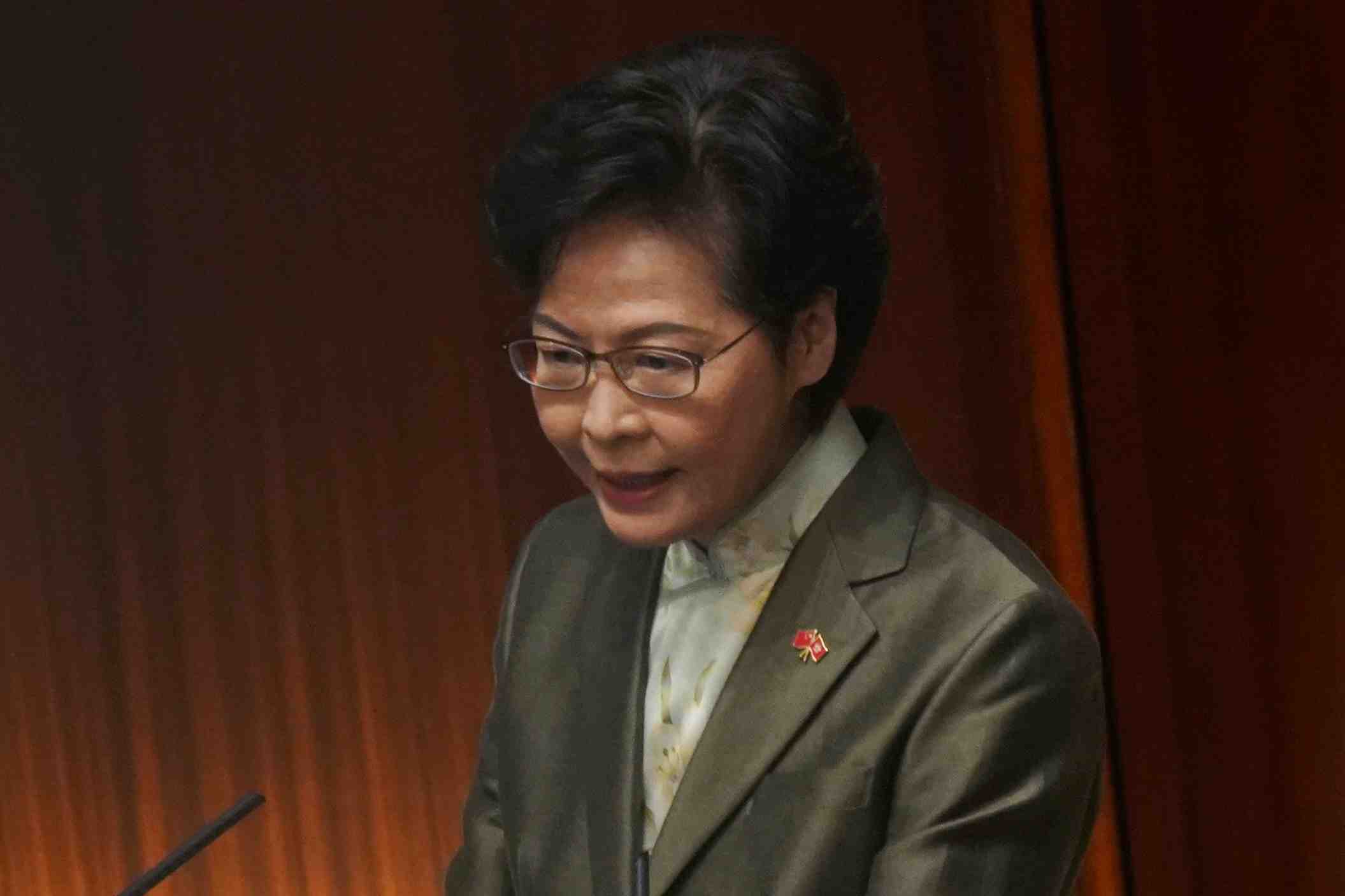 Hong kong: sortir le systeme politique du "chaos" est la priorite, dit lam