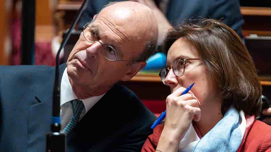 Le ministre de l'Économie, des Finances et de la Souveraineté industrielle et numérique, Eric Lombard, et la ministre des Comptes publics, Amélie de Montchalin, lors d'une séance de travail sur des textes budgétaires au Sénat, le 23 janvier 2025.