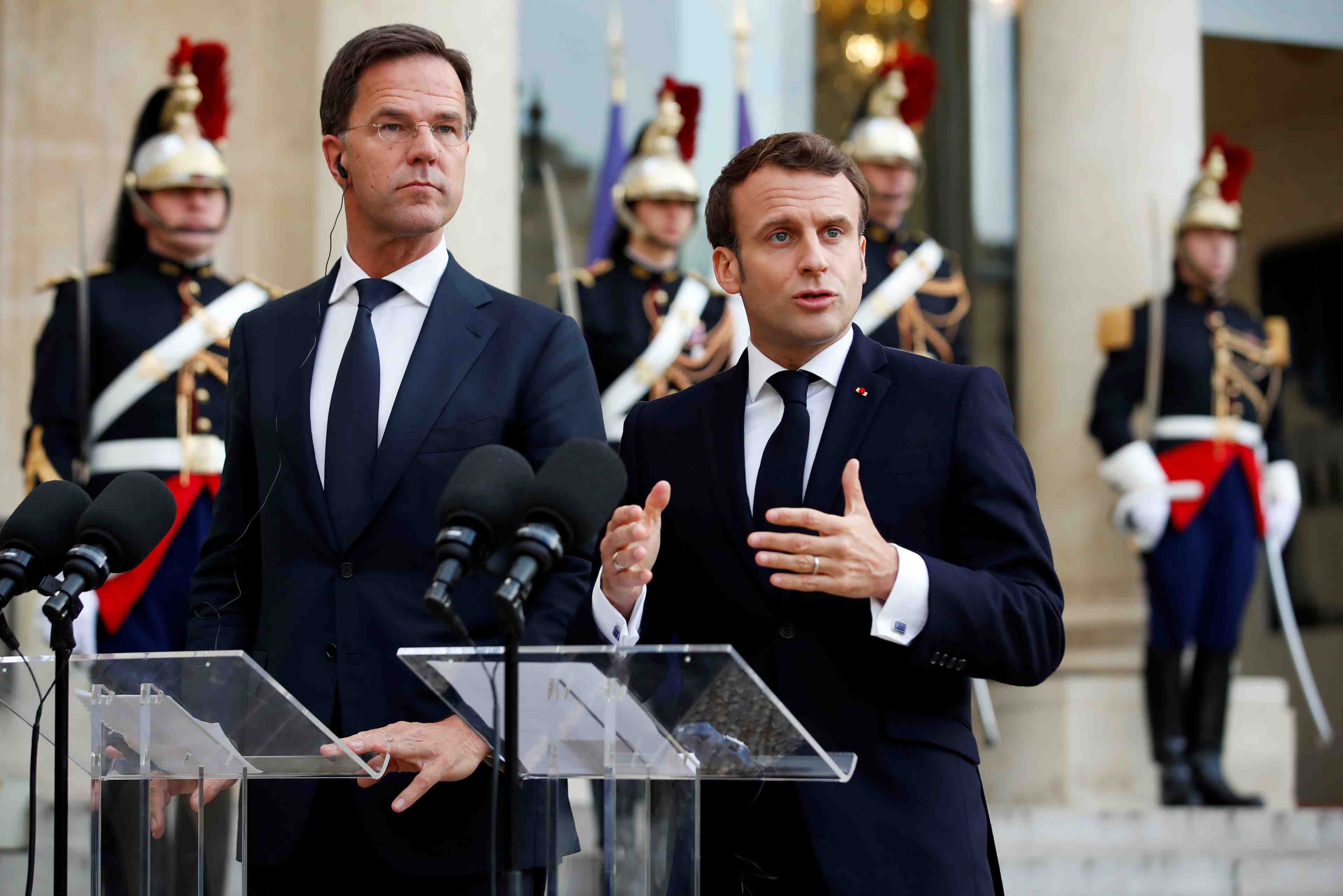 Macron et rutte en quete de compromis sur fond de divergences