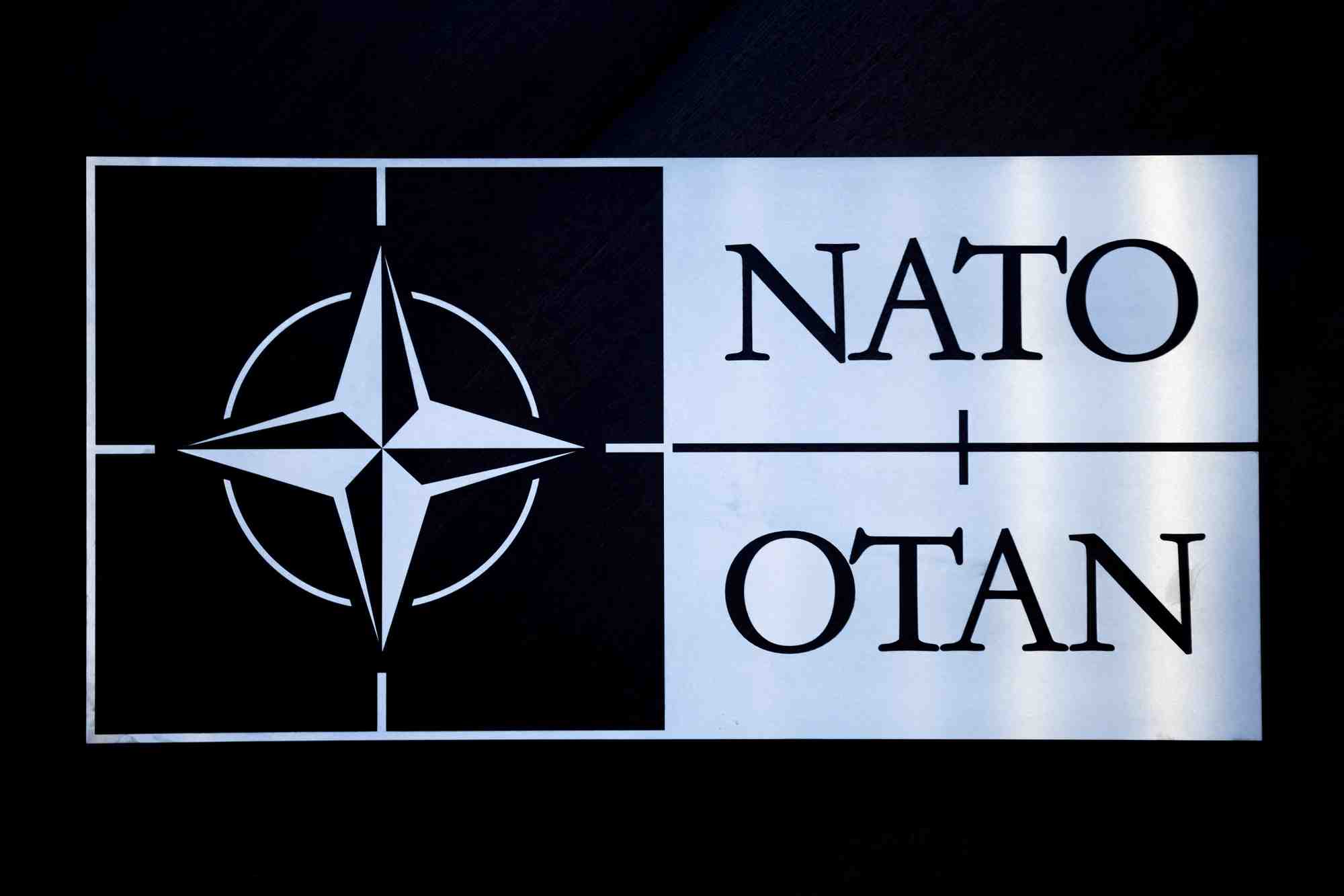 Le logo de l'otan au siege de l'alliance a bruxelles