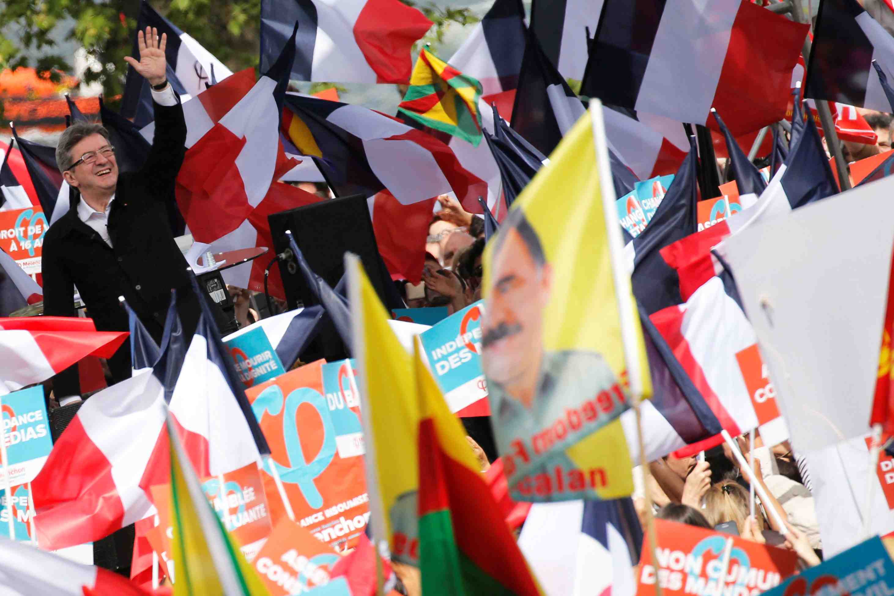 Melenchon met en garde ses partisans contre des "fables"