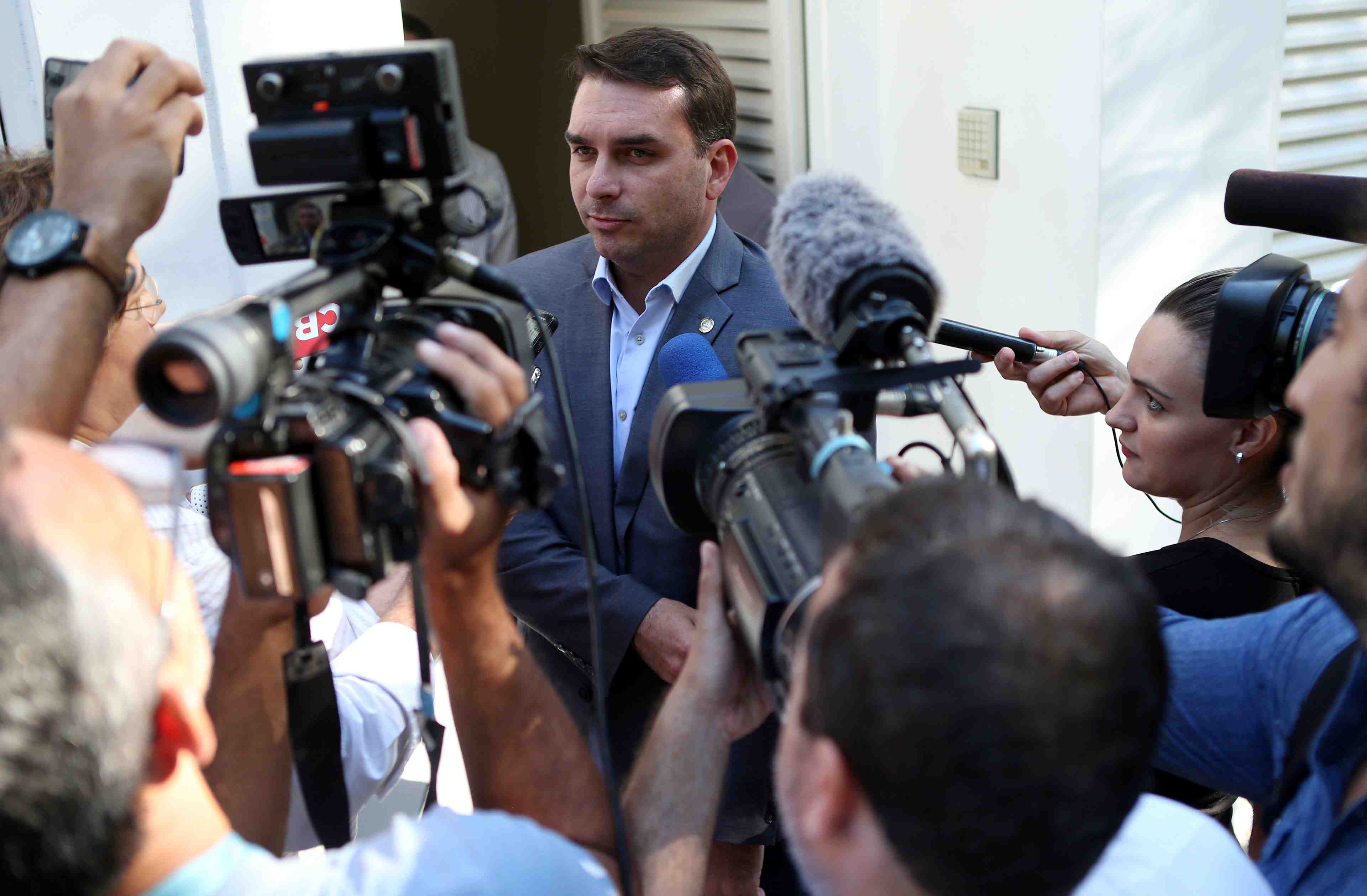 Bresil: reouverture d'une enquete visant un fils de bolsonaro